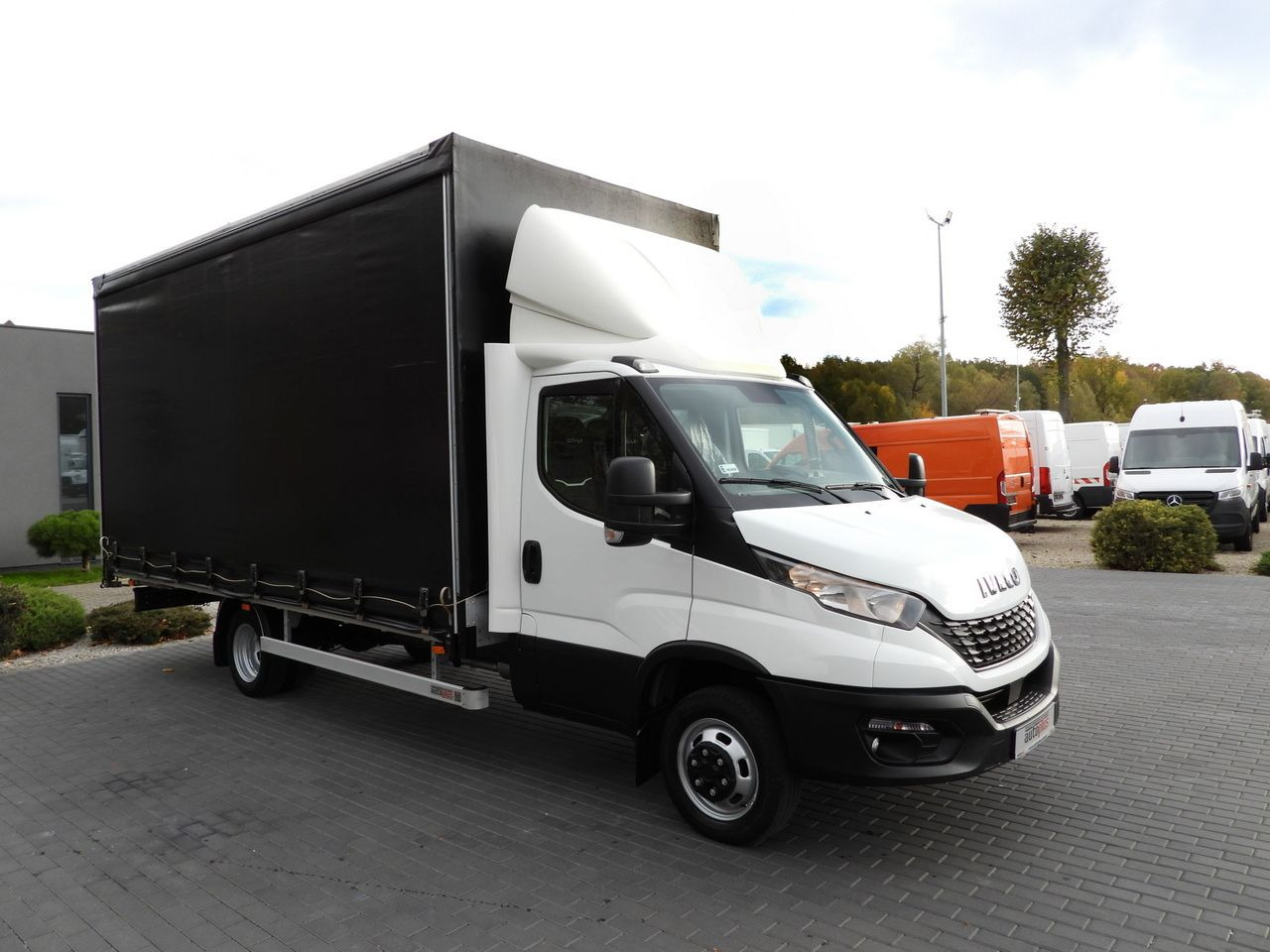 IVECO DAILY 50C17 TARPAULIN 10 PALLETS CRUISE CONTROL PNEUMATICS TWIN WHEELS AIR CONDITIONING 180HP - Тентованный фургон: фото 4 IVECO DAILY 50C17 TARPAULIN 10 PALLETS CRUISE CONTROL PNEUMATICS TWIN WHEELS AIR CONDITIONING 180HP - Тентованный фургон: фото 4