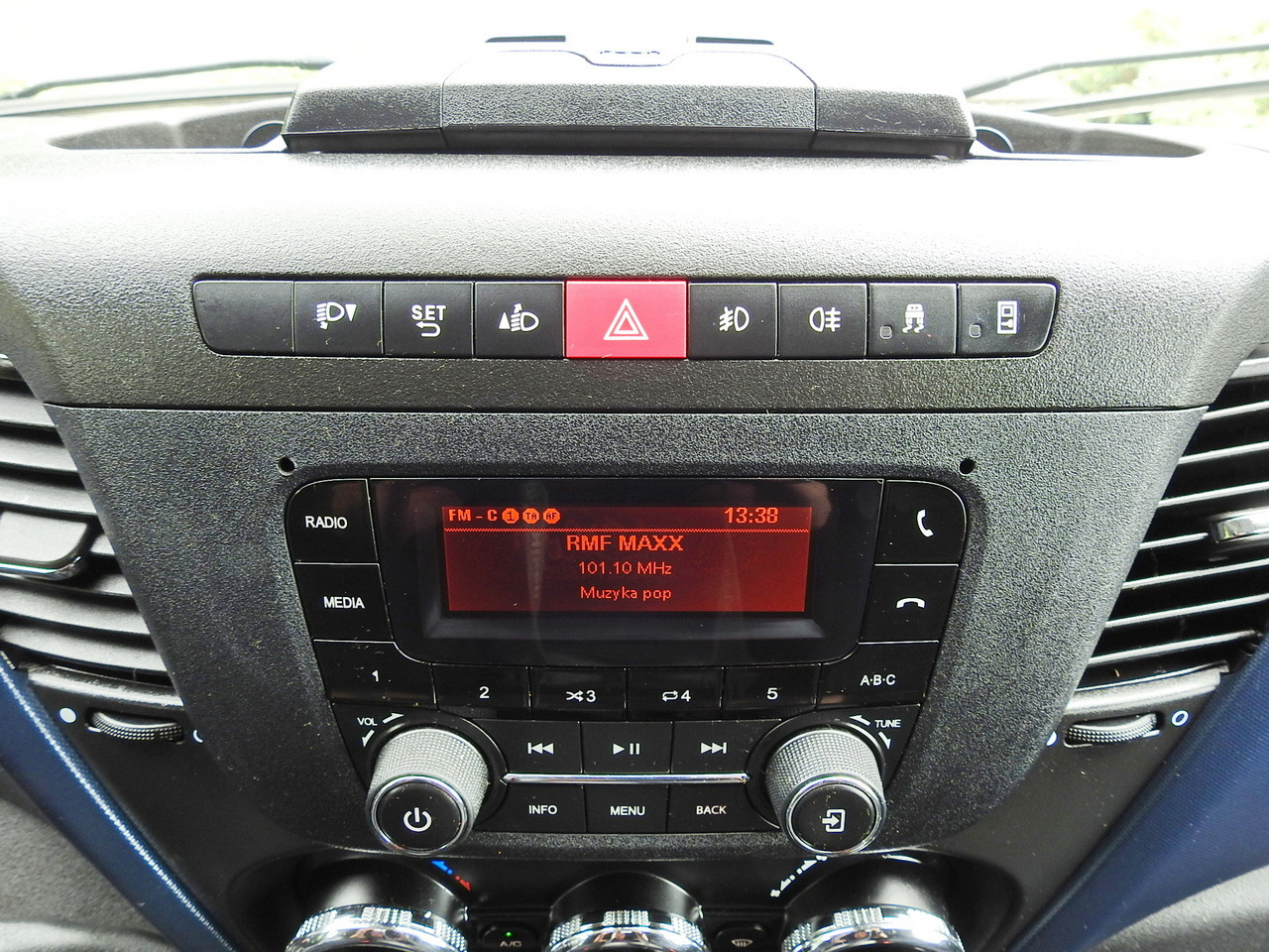 Тентованный грузовик IVECO DAILY 70C18 TARPAULIN LIFT 12 PALLETS WEBASTO CRUISE CONTROL TWIN WHEELS AIR CONDITIONING  180HP: фото 39