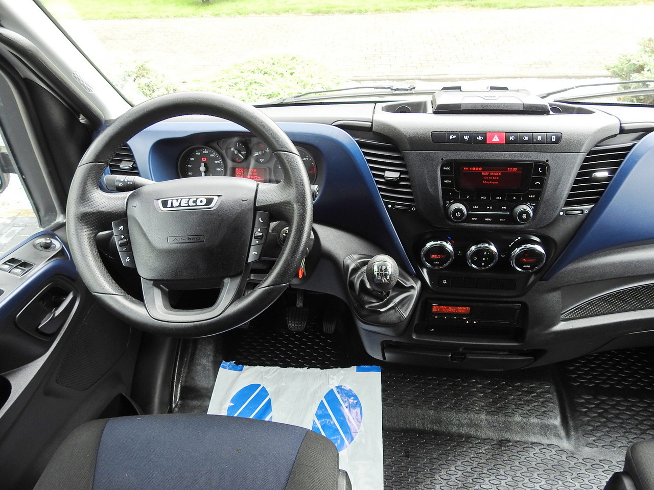 Тентованный грузовик IVECO DAILY 70C18 TARPAULIN LIFT 12 PALLETS WEBASTO CRUISE CONTROL TWIN WHEELS AIR CONDITIONING  180HP: фото 33