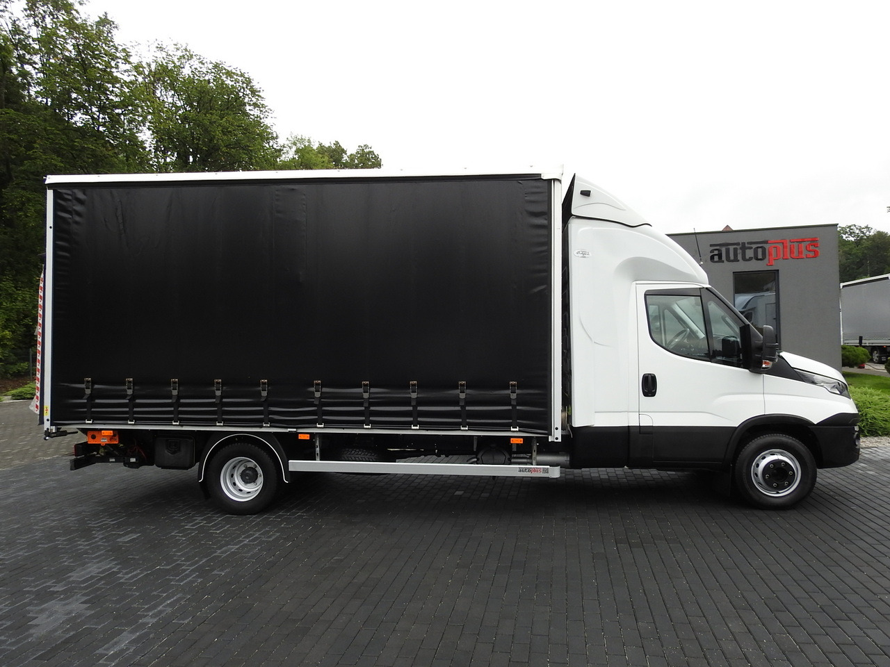 Тентованный грузовик IVECO DAILY 70C18 TARPAULIN LIFT 12 PALLETS WEBASTO CRUISE CONTROL TWIN WHEELS AIR CONDITIONING  180HP: фото 7