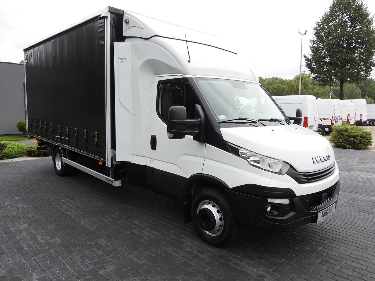 IVECO DAILY 70C18 TARPAULIN LIFT 12 PALLETS WEBASTO CRUISE CONTROL TWIN WHEELS AIR CONDITIONING 180HP - Тентованный грузовик: фото 4 IVECO DAILY 70C18 TARPAULIN LIFT 12 PALLETS WEBASTO CRUISE CONTROL TWIN WHEELS AIR CONDITIONING 180HP - Тентованный грузовик: фото 4