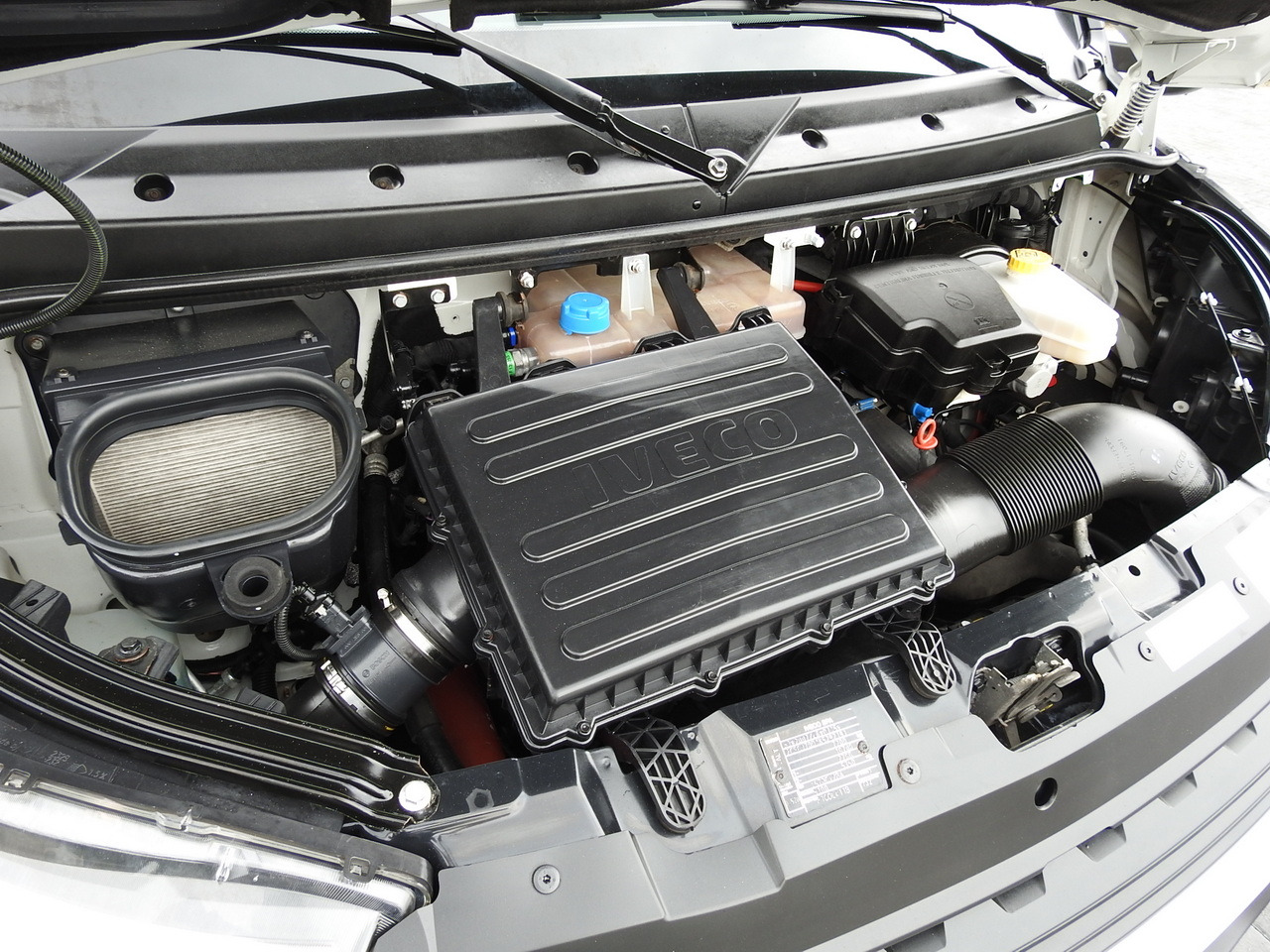 Тентованный грузовик IVECO DAILY 70C18 TARPAULIN LIFT 12 PALLETS WEBASTO CRUISE CONTROL TWIN WHEELS AIR CONDITIONING  180HP: фото 29