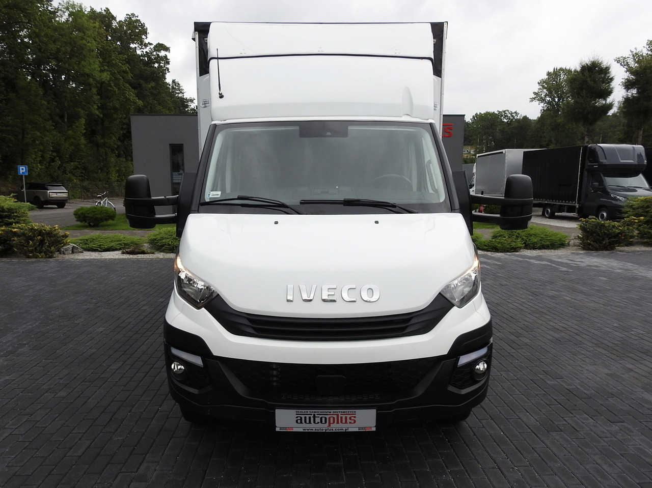 Тентованный грузовик IVECO DAILY 70C18 TARPAULIN LIFT 12 PALLETS WEBASTO CRUISE CONTROL TWIN WHEELS AIR CONDITIONING  180HP: фото 5
