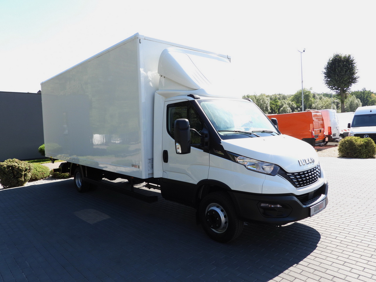 IVECO DAILY 72C18 LIFT 14 PALLETS CRUISE CONTROL PNEUMATICS AUTOMATIC TRANSMISSION HI-MATIC TWIN WHEELS AIR CONDITIONING 180HP - Грузовик с закрытым кузовом: фото 4 IVECO DAILY 72C18 LIFT 14 PALLETS CRUISE CONTROL PNEUMATICS AUTOMATIC TRANSMISSION HI-MATIC TWIN WHEELS AIR CONDITIONING 180HP - Грузовик с закрытым кузовом: фото 4