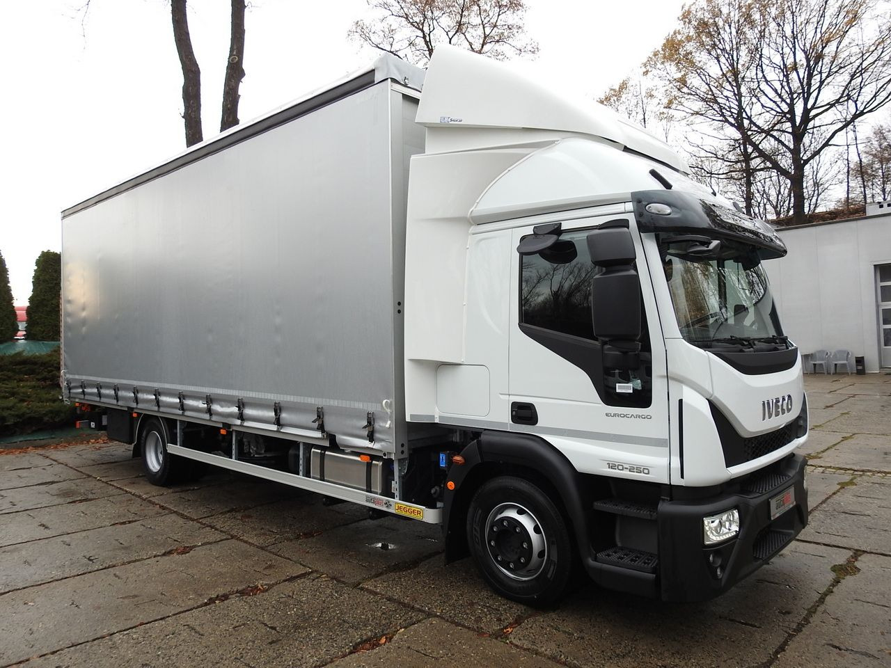 IVECO EUROCARGO 120-250 NEW TARPAULIN LIFT 18 PALLETS WEBASTO CRUISE CONTROL AIR CONDITIONING LED LIGHTS PNEUMATICS AUTOMATIC TRANSMISSION HI-MATIC 250HP - Тентованный грузовик: фото 4 IVECO EUROCARGO 120-250 NEW TARPAULIN LIFT 18 PALLETS WEBASTO CRUISE CONTROL AIR CONDITIONING LED LIGHTS PNEUMATICS AUTOMATIC TRANSMISSION HI-MATIC 250HP - Тентованный грузовик: фото 4