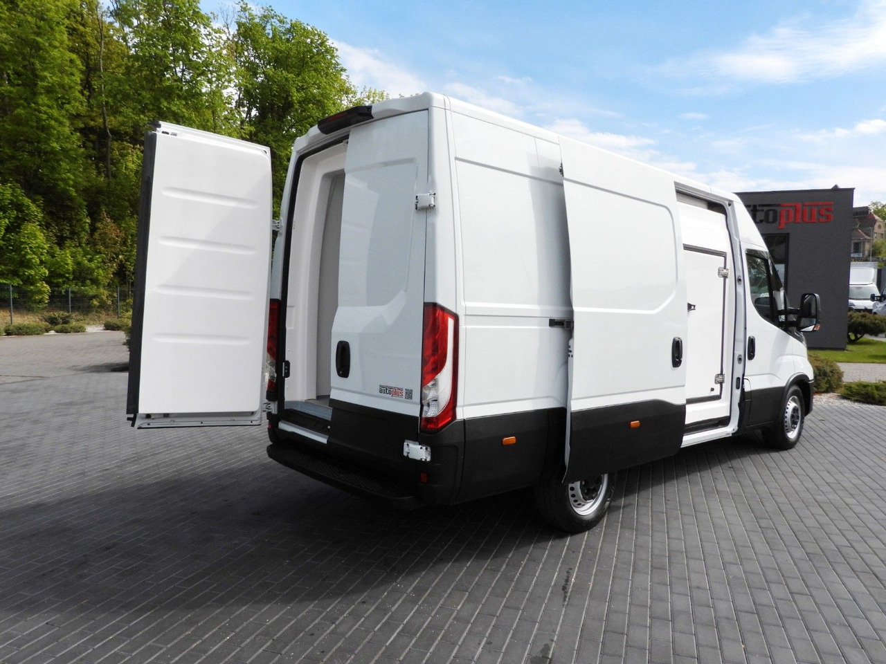 Iveco DAILY 35S14 KÜHLKASTENWAGEN-10*C TEMPOMAT - Фургон-рефрижератор: фото 3 Iveco DAILY 35S14 KÜHLKASTENWAGEN-10*C TEMPOMAT - Фургон-рефрижератор: фото 3