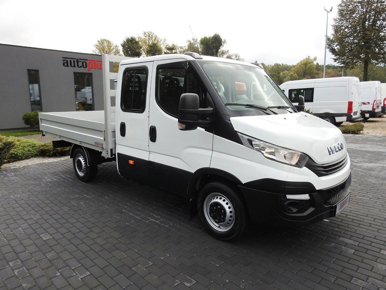 Iveco DAILY 35S15 PRITSCHE DOPPELKABINE DOKA 7 SITZE - Малотоннажный бортовой грузовик, Грузопассажирский фургон: фото 4 Iveco DAILY 35S15 PRITSCHE DOPPELKABINE DOKA 7 SITZE - Малотоннажный бортовой грузовик, Грузопассажирский фургон: фото 4