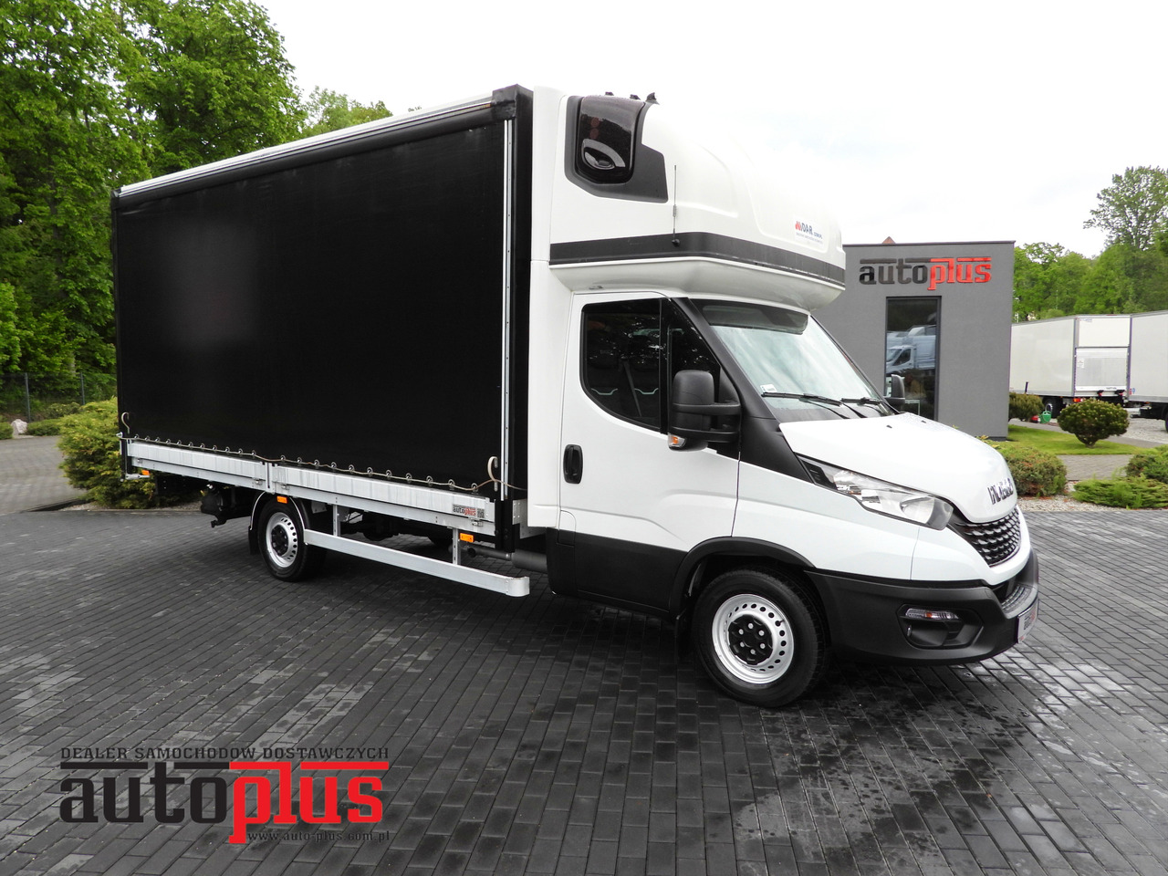 Iveco DAILY 35S18 PRITSCHE PLANE 10 PALETTEN WEBASTO - Тентованный фургон: фото 1 Iveco DAILY 35S18 PRITSCHE PLANE 10 PALETTEN WEBASTO - Тентованный фургон: фото 1