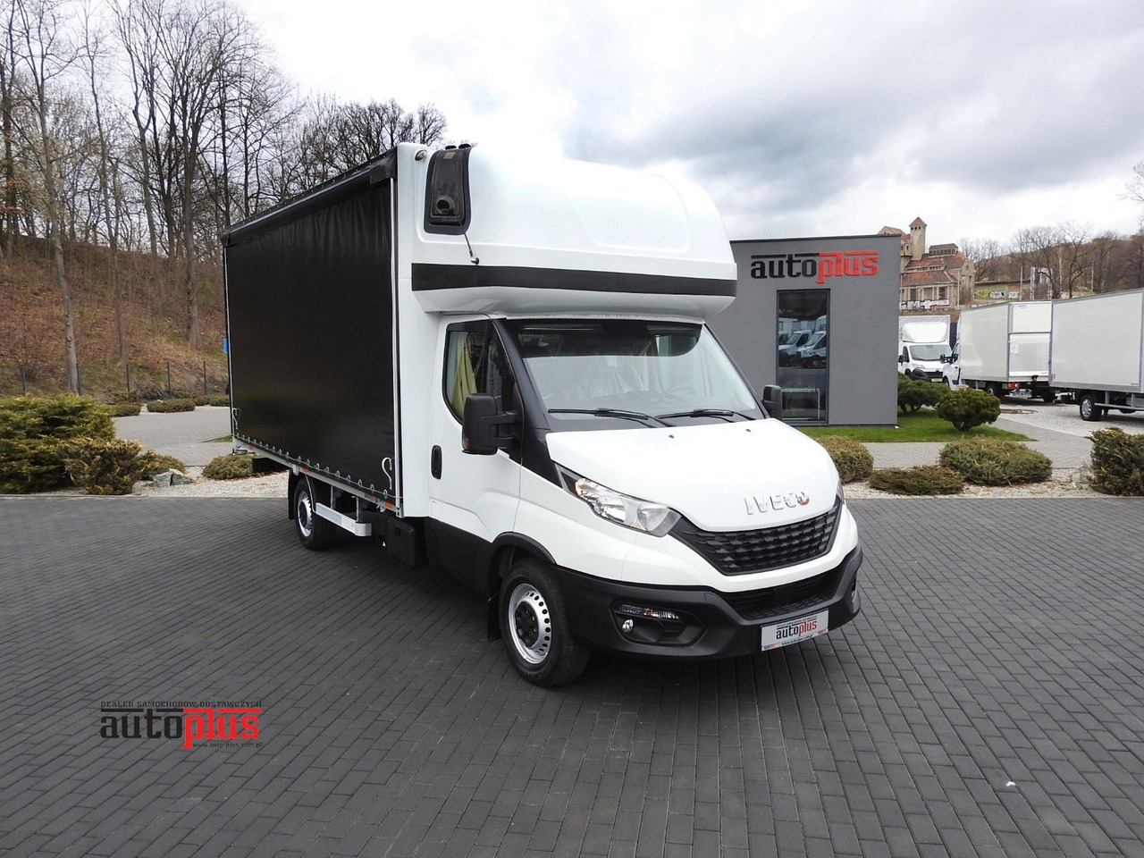 Iveco DAILY 35S18 PRITSCHE PLANE 10 PALETTEN WEBASTO - Тентованный фургон: фото 1 Iveco DAILY 35S18 PRITSCHE PLANE 10 PALETTEN WEBASTO - Тентованный фургон: фото 1
