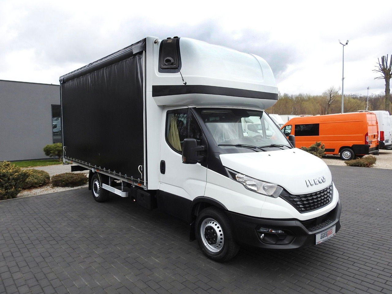 Iveco DAILY 35S18 PRITSCHE PLANE 10 PALETTEN WEBASTO - Тентованный фургон: фото 4 Iveco DAILY 35S18 PRITSCHE PLANE 10 PALETTEN WEBASTO - Тентованный фургон: фото 4