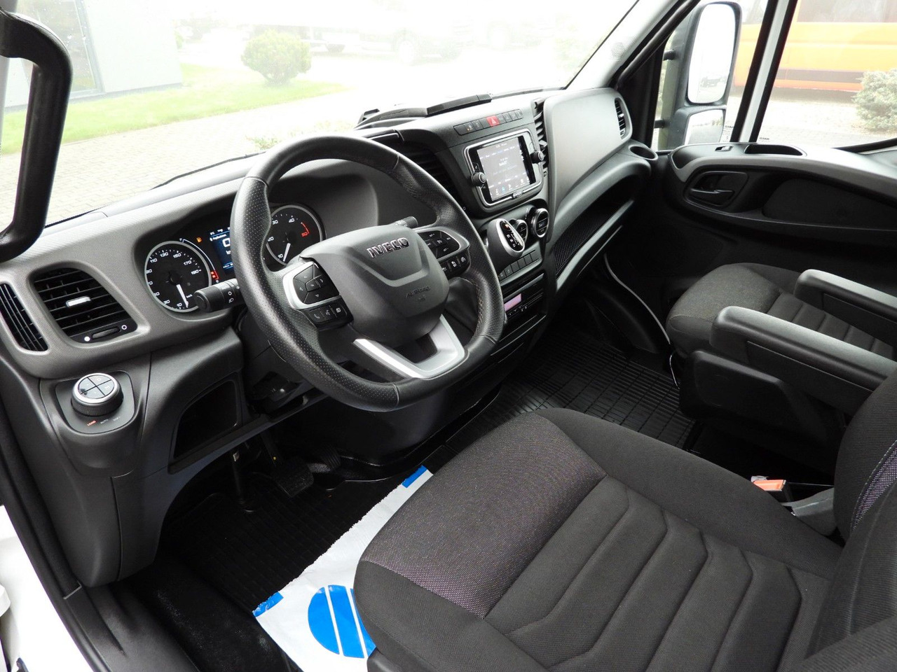 Iveco DAILY 72C18 PRITSCHE PLANE AUFZUG 16 PALETTEN - Тентованный фургон: фото 2 Iveco DAILY 72C18 PRITSCHE PLANE AUFZUG 16 PALETTEN - Тентованный фургон: фото 2