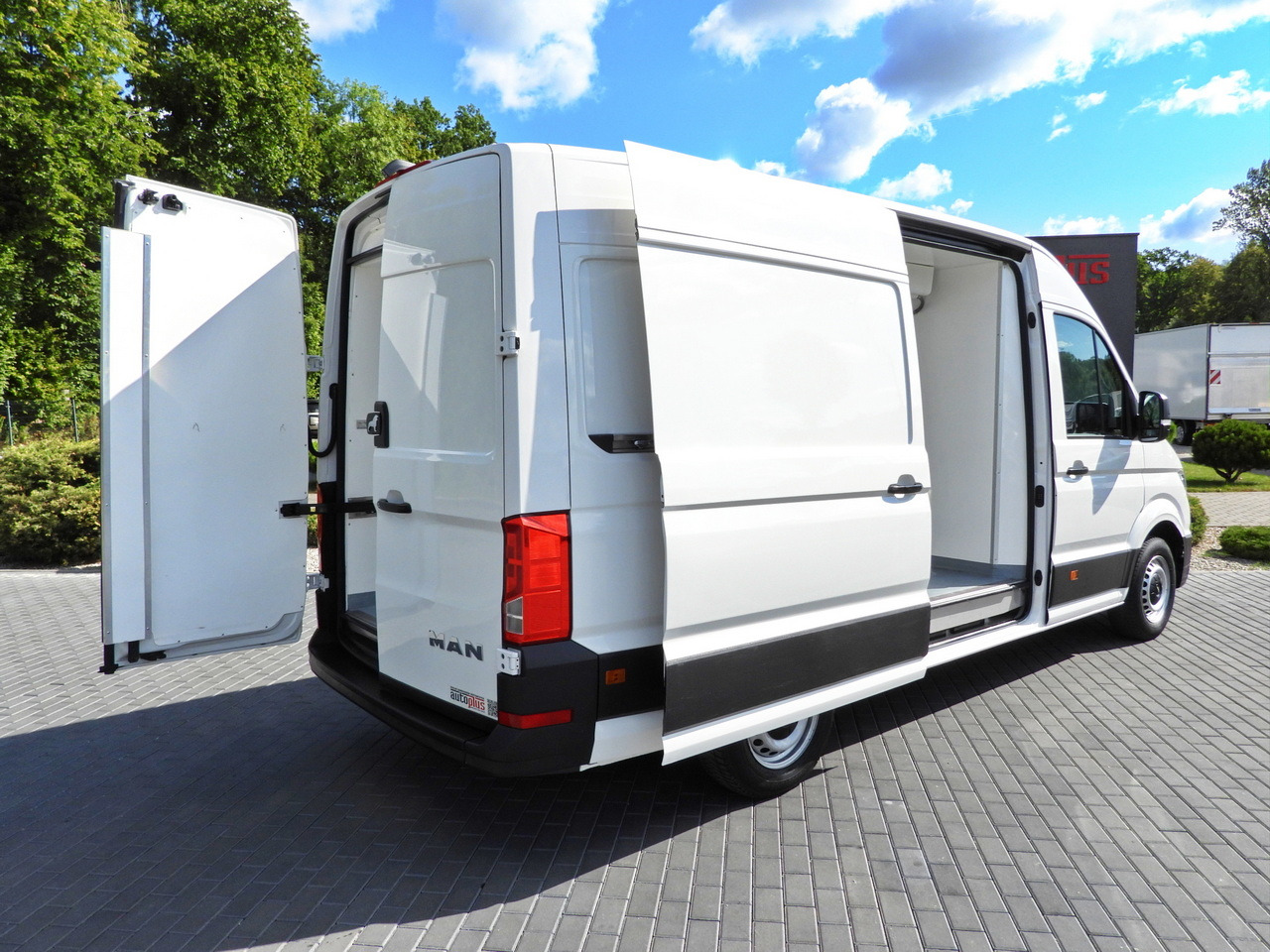 MAN TGE REFRIGERATOR VAN -5*C POWER SUPPLY 230V CRUISE CONTROL AUTOMATIC TRANSMISSION  AIR CONDITIONING  180HP - Фургон-рефрижератор: фото 3 MAN TGE REFRIGERATOR VAN -5*C POWER SUPPLY 230V CRUISE CONTROL AUTOMATIC TRANSMISSION  AIR CONDITIONING  180HP - Фургон-рефрижератор: фото 3