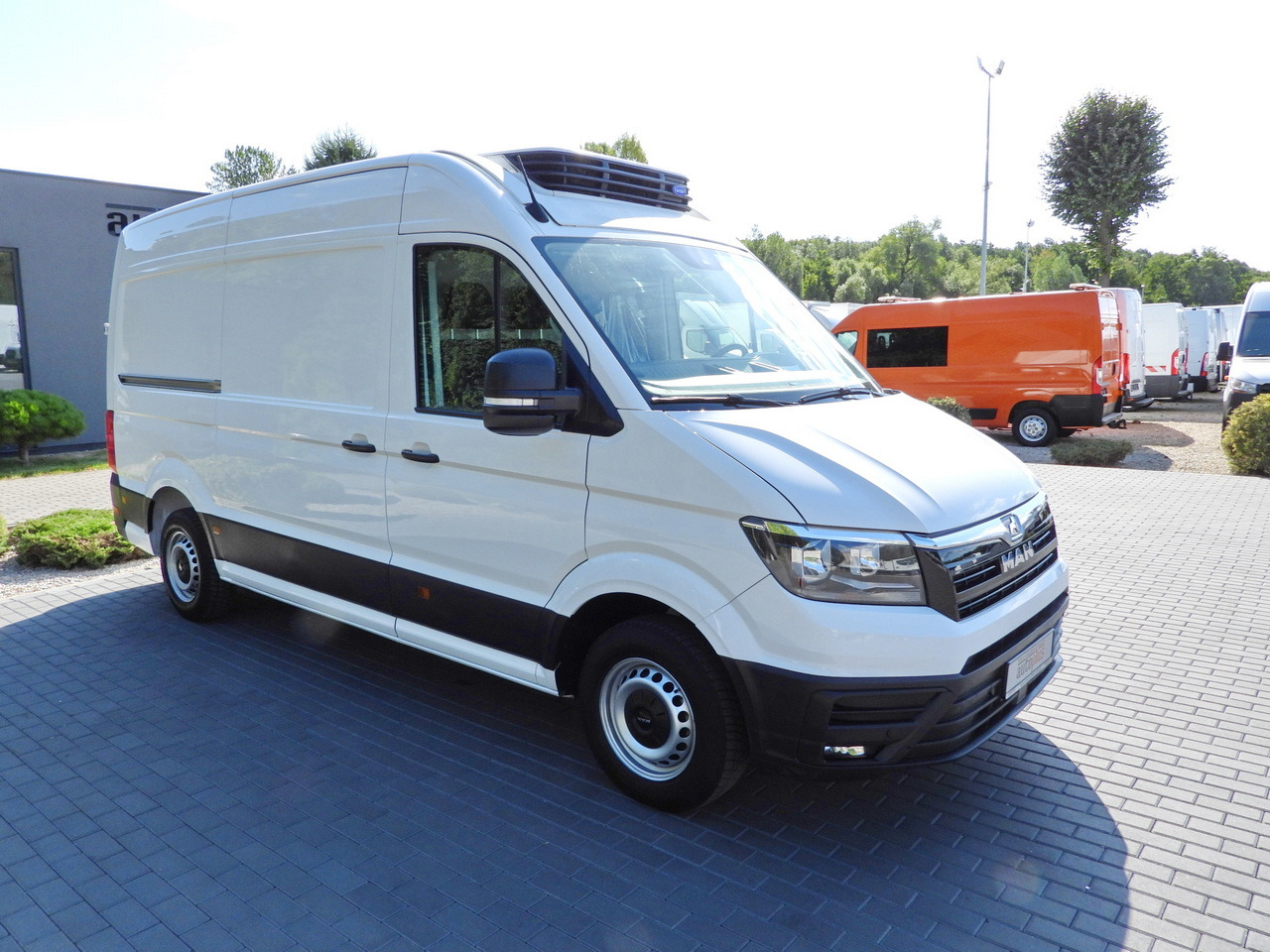 MAN TGE REFRIGERATOR VAN -5*C POWER SUPPLY 230V CRUISE CONTROL AUTOMATIC TRANSMISSION  AIR CONDITIONING  180HP - Фургон-рефрижератор: фото 4 MAN TGE REFRIGERATOR VAN -5*C POWER SUPPLY 230V CRUISE CONTROL AUTOMATIC TRANSMISSION  AIR CONDITIONING  180HP - Фургон-рефрижератор: фото 4