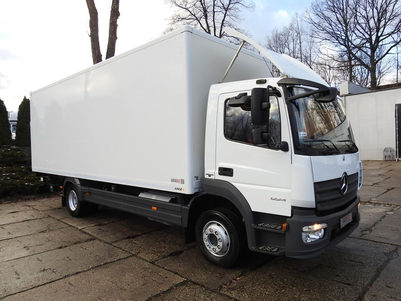 MERCEDES ATEGO 12.24 BOX LIFT 18 PALLETS CRUISE CONTROL AUTOMATIC TRANSMISSION TWIN WHEELS AIR CONDITIONING 240HP - Грузовик с закрытым кузовом: фото 4 MERCEDES ATEGO 12.24 BOX LIFT 18 PALLETS CRUISE CONTROL AUTOMATIC TRANSMISSION TWIN WHEELS AIR CONDITIONING 240HP - Грузовик с закрытым кузовом: фото 4