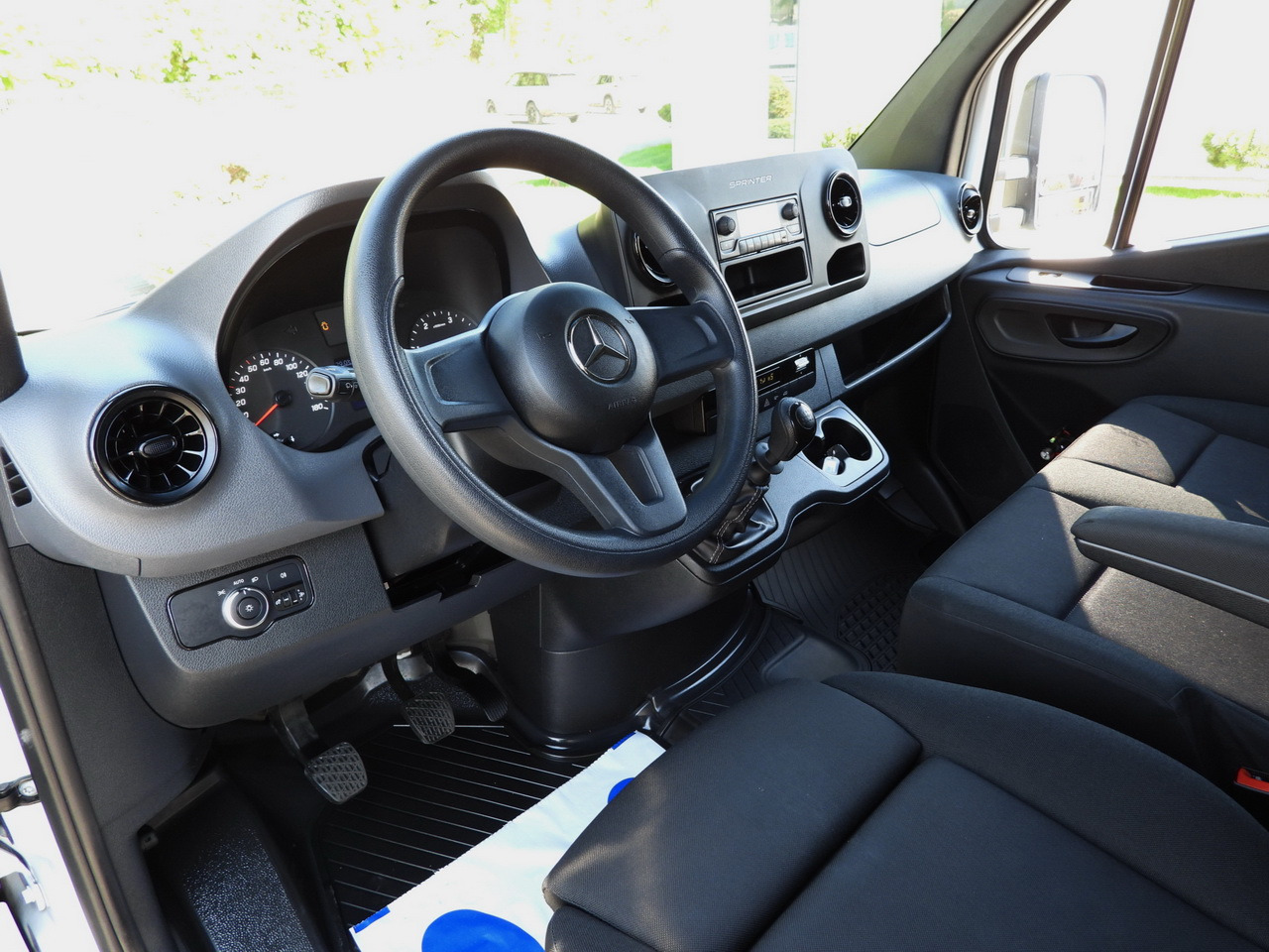 MERCEDES SPRINTER 315 BOX LIFT 8 PALLETS AIR CONDITIONING  150HP - Фургон-рефрижератор: фото 2 MERCEDES SPRINTER 315 BOX LIFT 8 PALLETS AIR CONDITIONING  150HP - Фургон-рефрижератор: фото 2