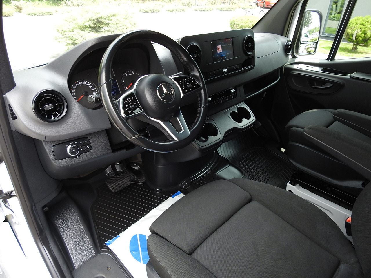 MERCEDES SPRINTER BOX DELIVERY VAN 5 SEATS CRUISE CONTROL NAVIGATION AIR CONDITIONING AUTOMATIC TRANSMISSION 160HP - Цельнометаллический фургон: фото 2 MERCEDES SPRINTER BOX DELIVERY VAN 5 SEATS CRUISE CONTROL NAVIGATION AIR CONDITIONING AUTOMATIC TRANSMISSION 160HP - Цельнометаллический фургон: фото 2