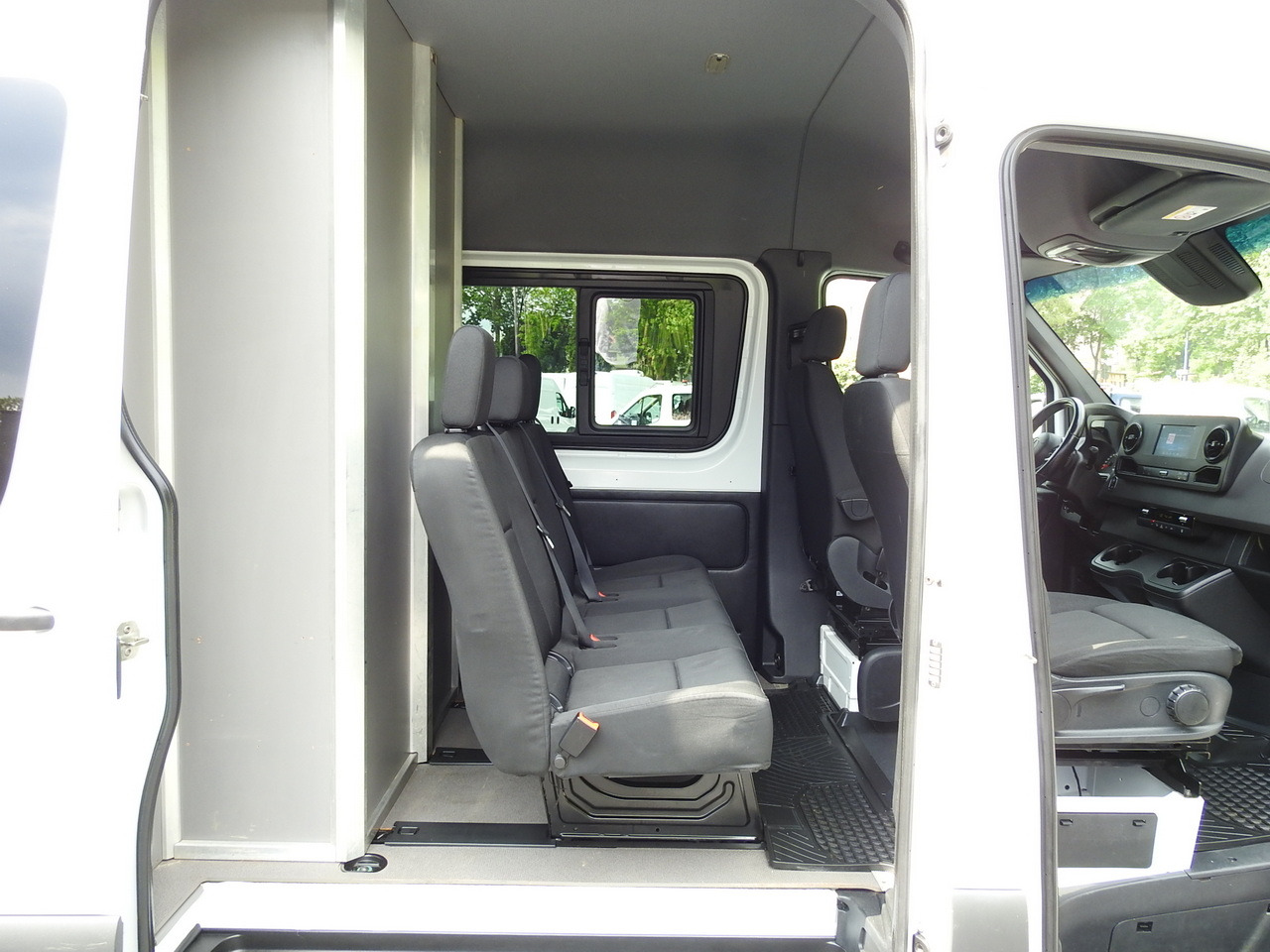 Цельнометаллический фургон MERCEDES SPRINTER BOX DELIVERY VAN 5 SEATS CRUISE CONTROL NAVIGATION AIR CONDITIONING AUTOMATIC TRANSMISSION 160HP: фото 43 Цельнометаллический фургон MERCEDES SPRINTER BOX DELIVERY VAN 5 SEATS CRUISE CONTROL NAVIGATION AIR CONDITIONING AUTOMATIC TRANSMISSION 160HP: фото 43