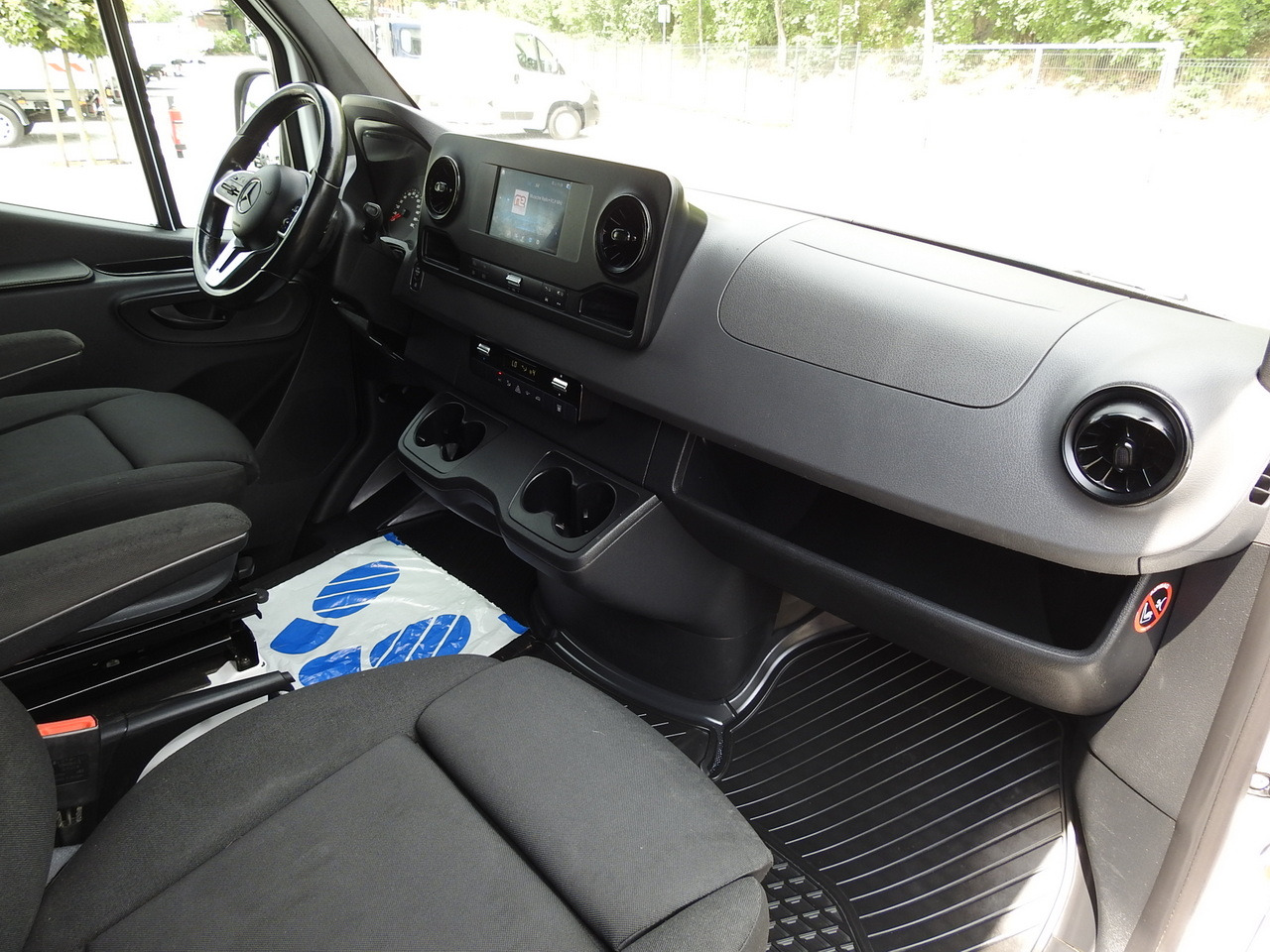 Цельнометаллический фургон MERCEDES SPRINTER BOX DELIVERY VAN 5 SEATS CRUISE CONTROL NAVIGATION AIR CONDITIONING AUTOMATIC TRANSMISSION 160HP: фото 42 Цельнометаллический фургон MERCEDES SPRINTER BOX DELIVERY VAN 5 SEATS CRUISE CONTROL NAVIGATION AIR CONDITIONING AUTOMATIC TRANSMISSION 160HP: фото 42