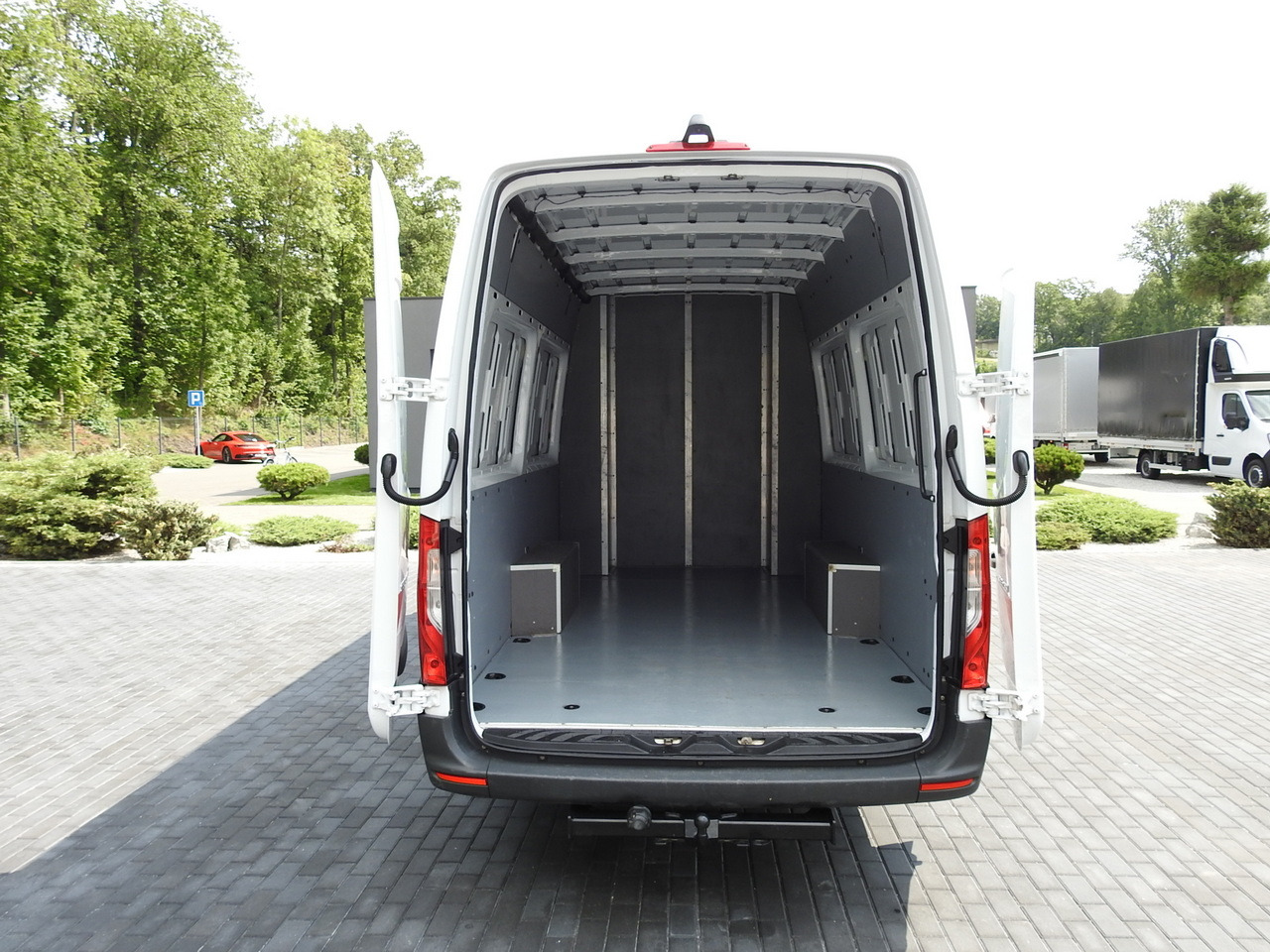 Цельнометаллический фургон MERCEDES SPRINTER BOX DELIVERY VAN 5 SEATS CRUISE CONTROL NAVIGATION AIR CONDITIONING AUTOMATIC TRANSMISSION 160HP: фото 12 Цельнометаллический фургон MERCEDES SPRINTER BOX DELIVERY VAN 5 SEATS CRUISE CONTROL NAVIGATION AIR CONDITIONING AUTOMATIC TRANSMISSION 160HP: фото 12