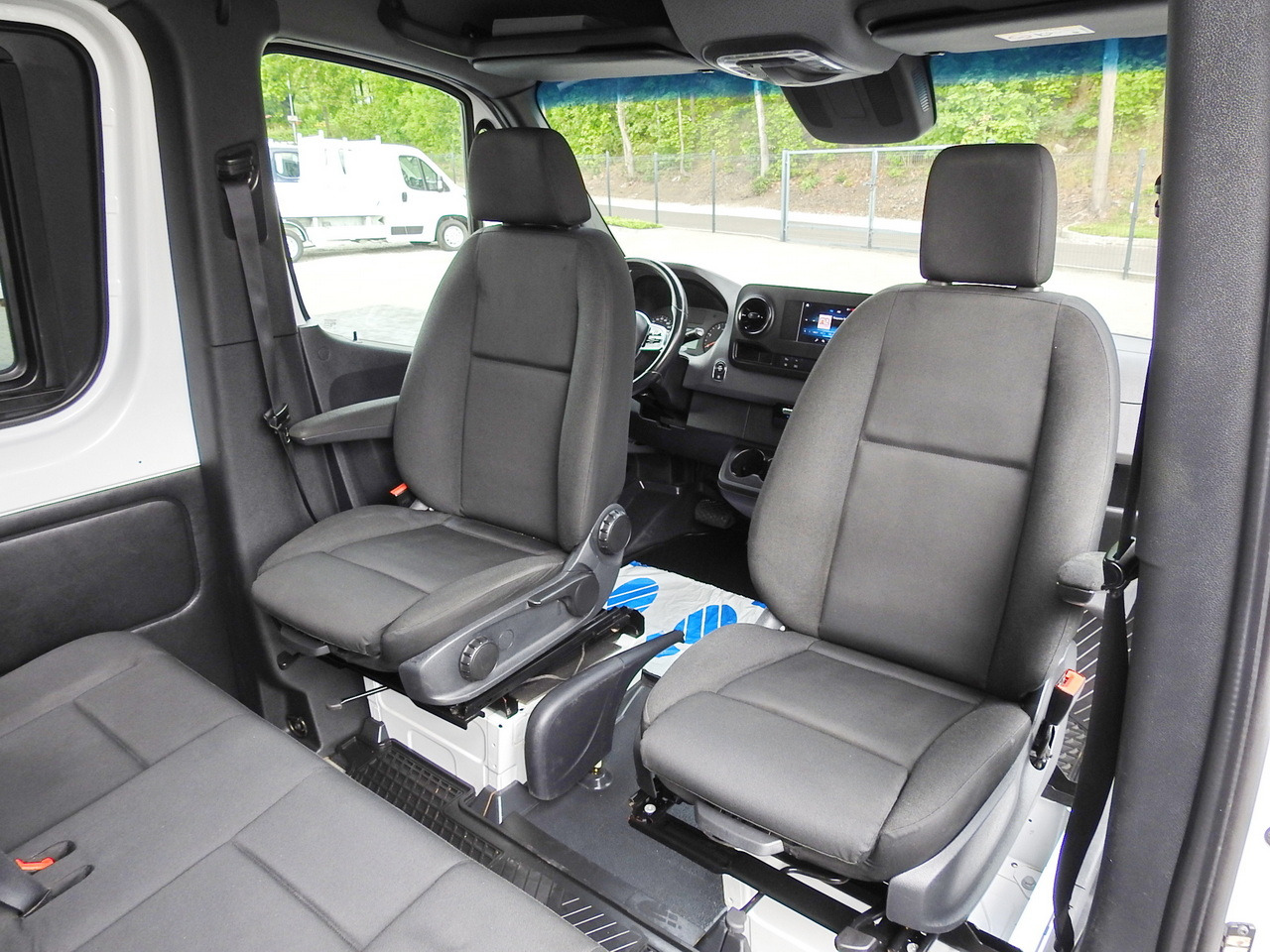 Цельнометаллический фургон MERCEDES SPRINTER BOX DELIVERY VAN 5 SEATS CRUISE CONTROL NAVIGATION AIR CONDITIONING AUTOMATIC TRANSMISSION 160HP: фото 47 Цельнометаллический фургон MERCEDES SPRINTER BOX DELIVERY VAN 5 SEATS CRUISE CONTROL NAVIGATION AIR CONDITIONING AUTOMATIC TRANSMISSION 160HP: фото 47