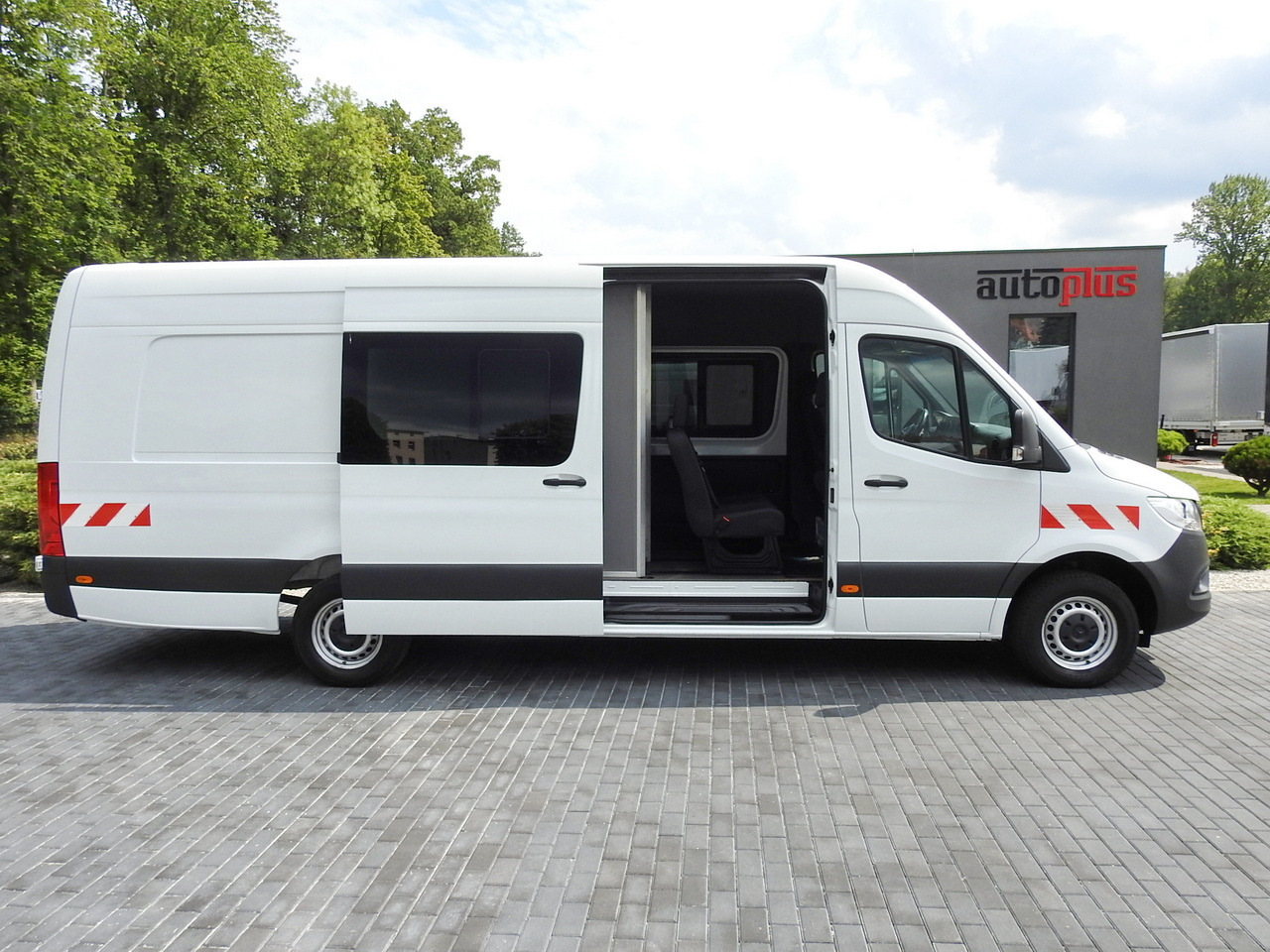 Цельнометаллический фургон MERCEDES SPRINTER BOX DELIVERY VAN 5 SEATS CRUISE CONTROL NAVIGATION AIR CONDITIONING AUTOMATIC TRANSMISSION 160HP: фото 8 Цельнометаллический фургон MERCEDES SPRINTER BOX DELIVERY VAN 5 SEATS CRUISE CONTROL NAVIGATION AIR CONDITIONING AUTOMATIC TRANSMISSION 160HP: фото 8