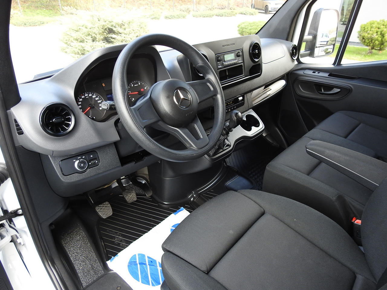 MERCEDES SPRINTER BOX LIFT 8 PALLETS AIR CONDITIONING 150HP - Фургон с закрытым кузовом: фото 2 MERCEDES SPRINTER BOX LIFT 8 PALLETS AIR CONDITIONING 150HP - Фургон с закрытым кузовом: фото 2