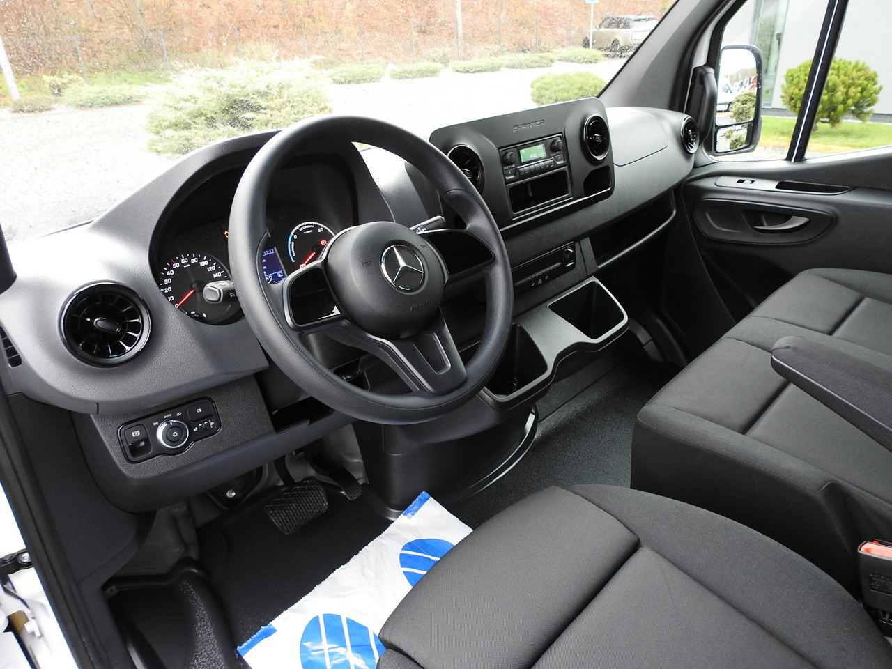 MERCEDES eSprinter NEW ELECTRIC VAN AUTOMATIC TRANSMISSION  GUARANTEE  95HP - Цельнометаллический фургон, Электрический фургон: фото 2 MERCEDES eSprinter NEW ELECTRIC VAN AUTOMATIC TRANSMISSION  GUARANTEE  95HP - Цельнометаллический фургон, Электрический фургон: фото 2