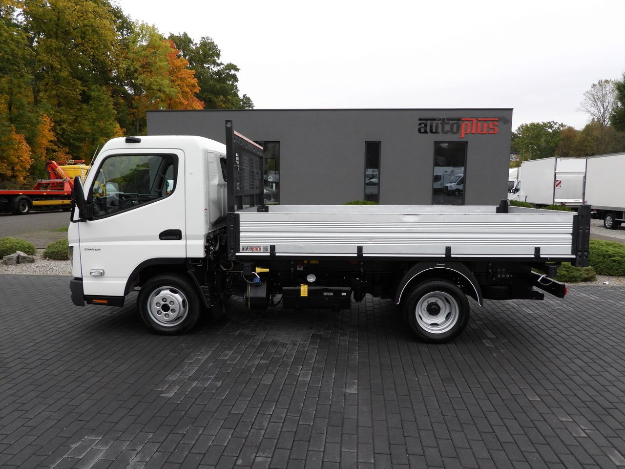 Малотоннажный самосвал MITSUBISHI CANTER FUSO 3C15 THREE-WAY TIPPER 3 SEATS LED LIGHTS TWIN WHEELS  150HP: фото 10