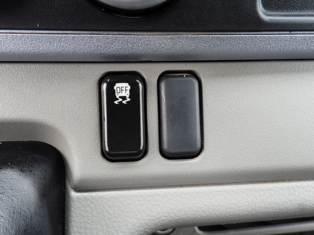 Малотоннажный самосвал MITSUBISHI CANTER FUSO 3C15 THREE-WAY TIPPER 3 SEATS LED LIGHTS TWIN WHEELS  150HP: фото 48