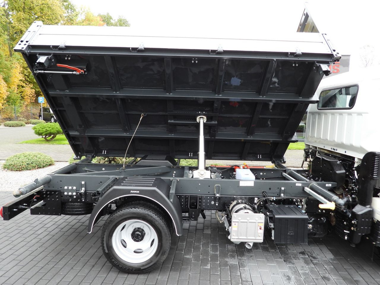 Малотоннажный самосвал MITSUBISHI CANTER FUSO 3C15 THREE-WAY TIPPER 3 SEATS LED LIGHTS TWIN WHEELS  150HP: фото 30