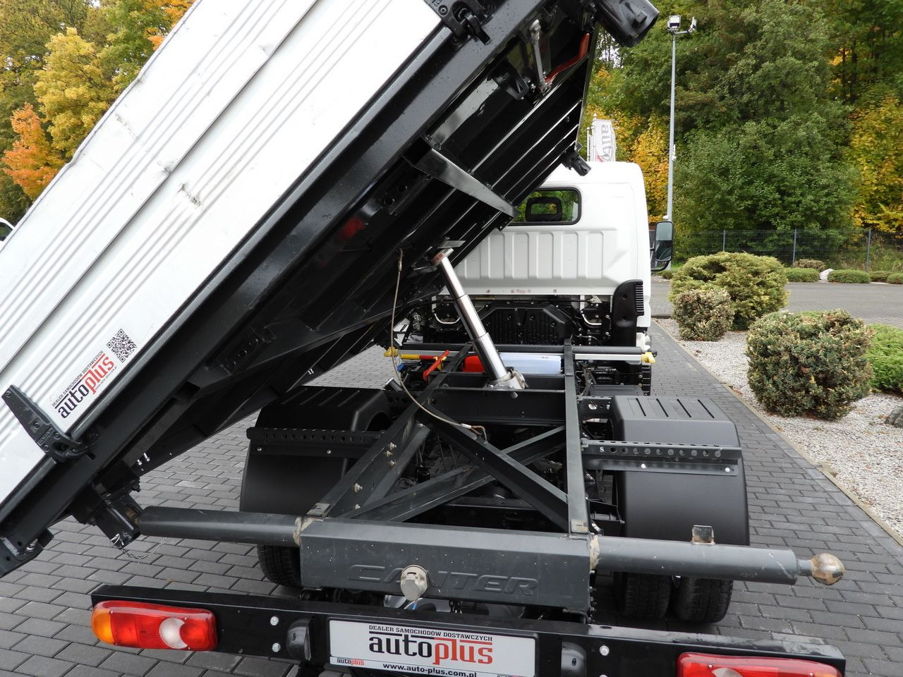 Малотоннажный самосвал MITSUBISHI CANTER FUSO 3C15 THREE-WAY TIPPER 3 SEATS LED LIGHTS TWIN WHEELS  150HP: фото 31