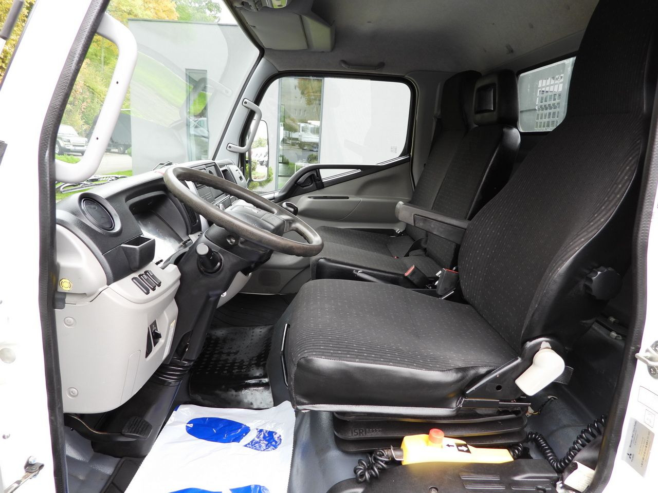 Малотоннажный самосвал MITSUBISHI CANTER FUSO 3C15 THREE-WAY TIPPER 3 SEATS LED LIGHTS TWIN WHEELS  150HP: фото 37