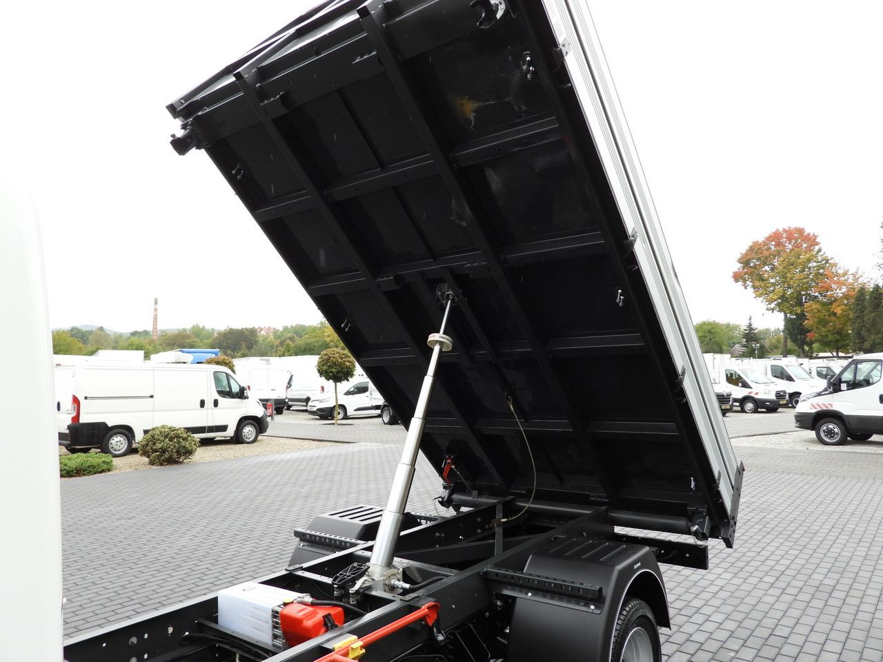 Малотоннажный самосвал MITSUBISHI CANTER FUSO 3C15 THREE-WAY TIPPER 3 SEATS LED LIGHTS TWIN WHEELS  150HP: фото 28