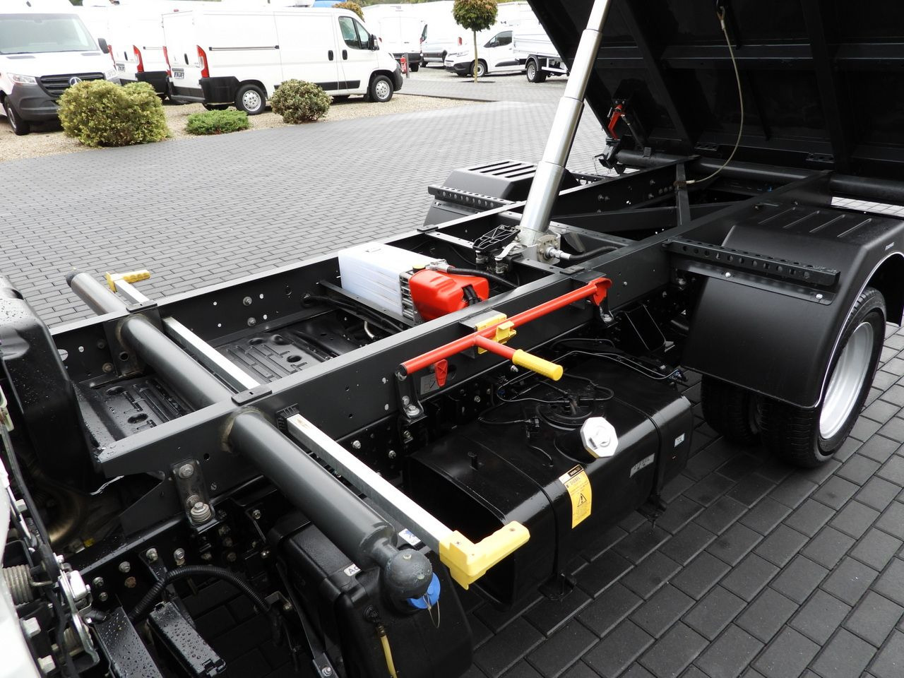 Малотоннажный самосвал MITSUBISHI CANTER FUSO 3C15 THREE-WAY TIPPER 3 SEATS LED LIGHTS TWIN WHEELS  150HP: фото 26