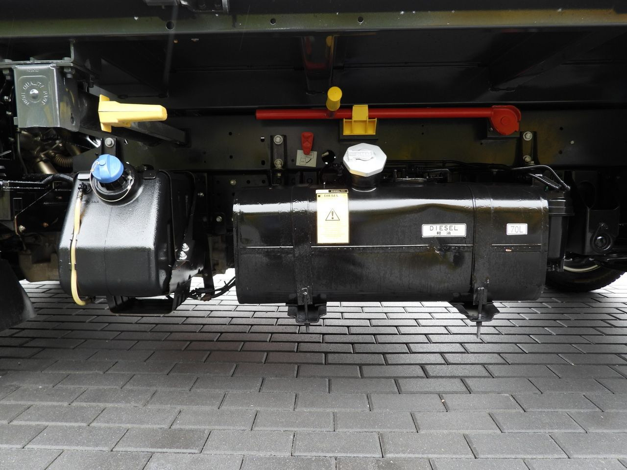 Малотоннажный самосвал MITSUBISHI CANTER FUSO 3C15 THREE-WAY TIPPER 3 SEATS LED LIGHTS TWIN WHEELS  150HP: фото 32