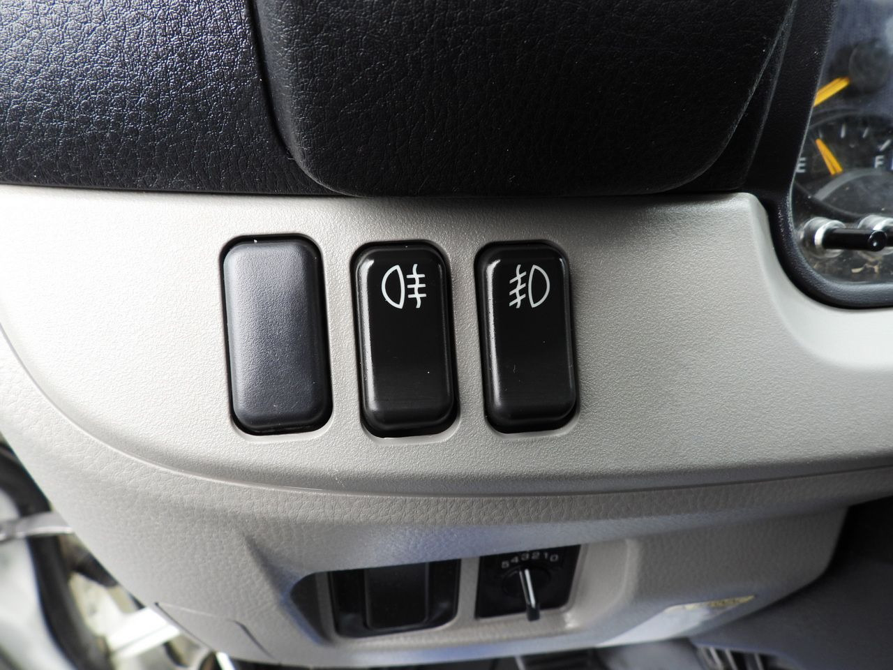 Малотоннажный самосвал MITSUBISHI CANTER FUSO 3C15 THREE-WAY TIPPER 3 SEATS LED LIGHTS TWIN WHEELS  150HP: фото 41