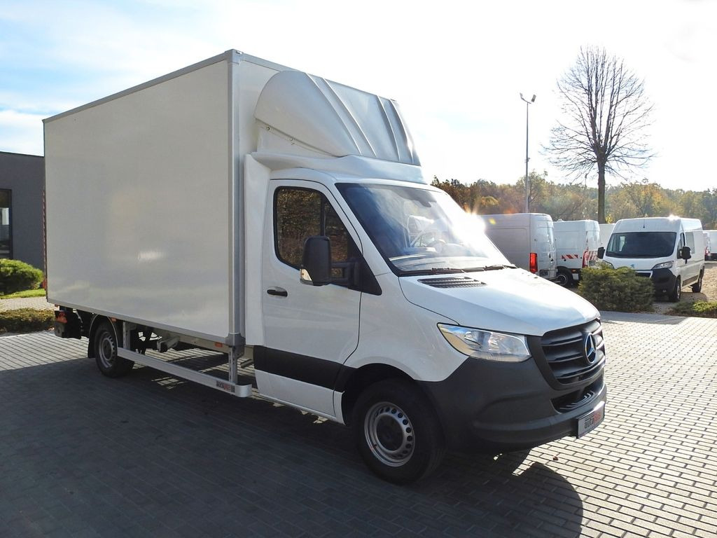 Mercedes-Benz SPRINTER KOFFER AUFZUG 8 PALETTEN KLIMAANLAGE - Фургон с закрытым кузовом: фото 4 Mercedes-Benz SPRINTER KOFFER AUFZUG 8 PALETTEN KLIMAANLAGE - Фургон с закрытым кузовом: фото 4