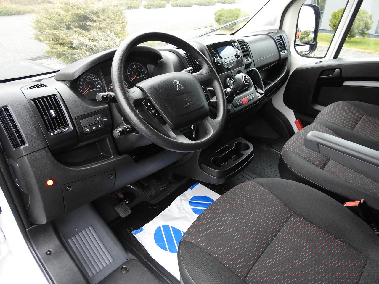 PEUGEOT BOXER BOX LIFT 8 PALLETS CRUISE CONTROL AIR CONDITIONING 140HP - Фургон-рефрижератор: фото 2 PEUGEOT BOXER BOX LIFT 8 PALLETS CRUISE CONTROL AIR CONDITIONING 140HP - Фургон-рефрижератор: фото 2
