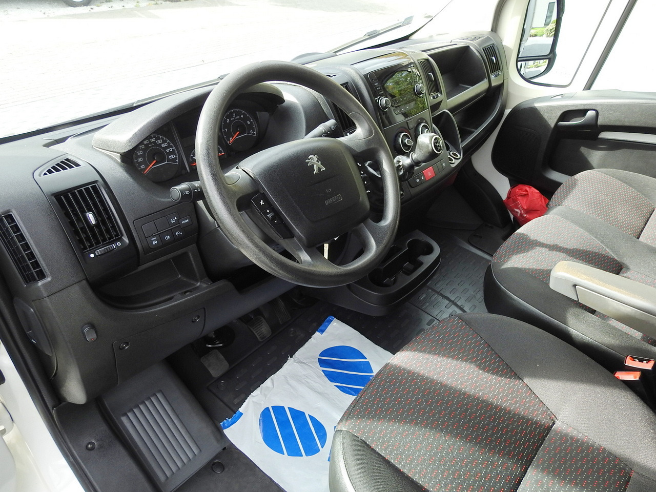 PEUGEOT BOXER STAKE BODY DOUBLE CABIN DOKA 7 SEATS AIR CONDITIONING 140HP - Грузопассажирский фургон: фото 2 PEUGEOT BOXER STAKE BODY DOUBLE CABIN DOKA 7 SEATS AIR CONDITIONING 140HP - Грузопассажирский фургон: фото 2