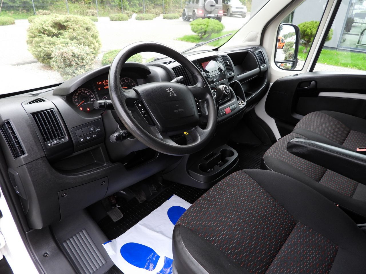 PEUGEOT BOXER STAKE BODY DOUBLE CABIN DOKA 7 SEATS CRUISE CONTROL AIR CONDITIONING 140HP - Малотоннажный бортовой грузовик: фото 3 PEUGEOT BOXER STAKE BODY DOUBLE CABIN DOKA 7 SEATS CRUISE CONTROL AIR CONDITIONING 140HP - Малотоннажный бортовой грузовик: фото 3