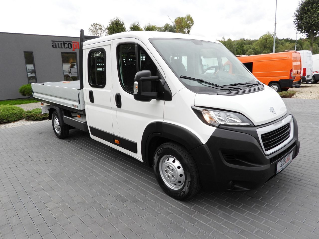 PEUGEOT BOXER STAKE BODY DOUBLE CABIN DOKA 7 SEATS CRUISE CONTROL AIR CONDITIONING 140HP - Малотоннажный бортовой грузовик: фото 5 PEUGEOT BOXER STAKE BODY DOUBLE CABIN DOKA 7 SEATS CRUISE CONTROL AIR CONDITIONING 140HP - Малотоннажный бортовой грузовик: фото 5