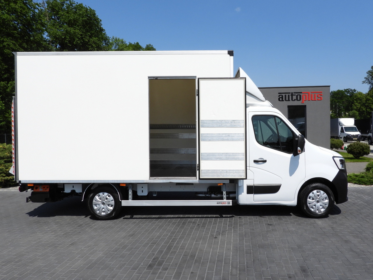 Фургон с закрытым кузовом RENAULT MASTER  BOX LIFT 8 PALLETS CRUISE CONTROL LED LIGHTS AIR CONDITIONING  165HP: фото 8