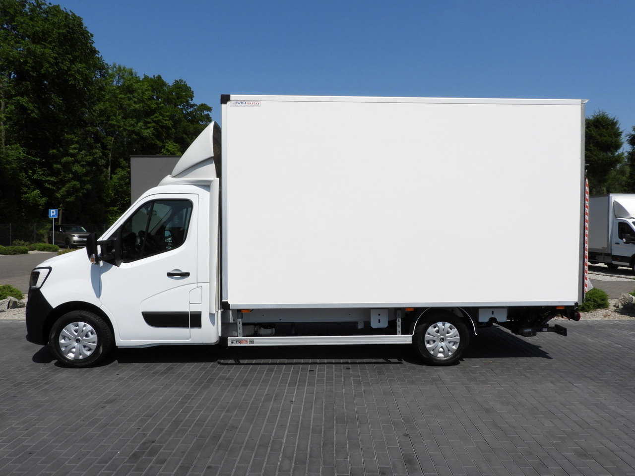 Фургон с закрытым кузовом RENAULT MASTER  BOX LIFT 8 PALLETS CRUISE CONTROL LED LIGHTS AIR CONDITIONING  165HP: фото 9