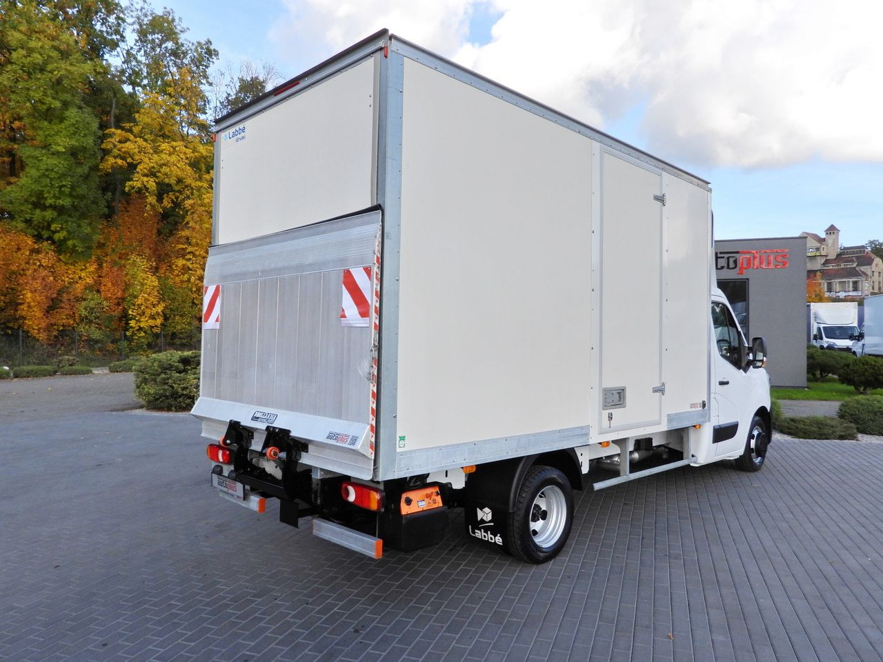 RENAULT MASTER BOX LIFT 8 PALLETS CRUISE CONTROL LED LIGHTS TWIN WHEELS AIR CONDITIONING 145HP - Фургон с закрытым кузовом: фото 3 RENAULT MASTER BOX LIFT 8 PALLETS CRUISE CONTROL LED LIGHTS TWIN WHEELS AIR CONDITIONING 145HP - Фургон с закрытым кузовом: фото 3