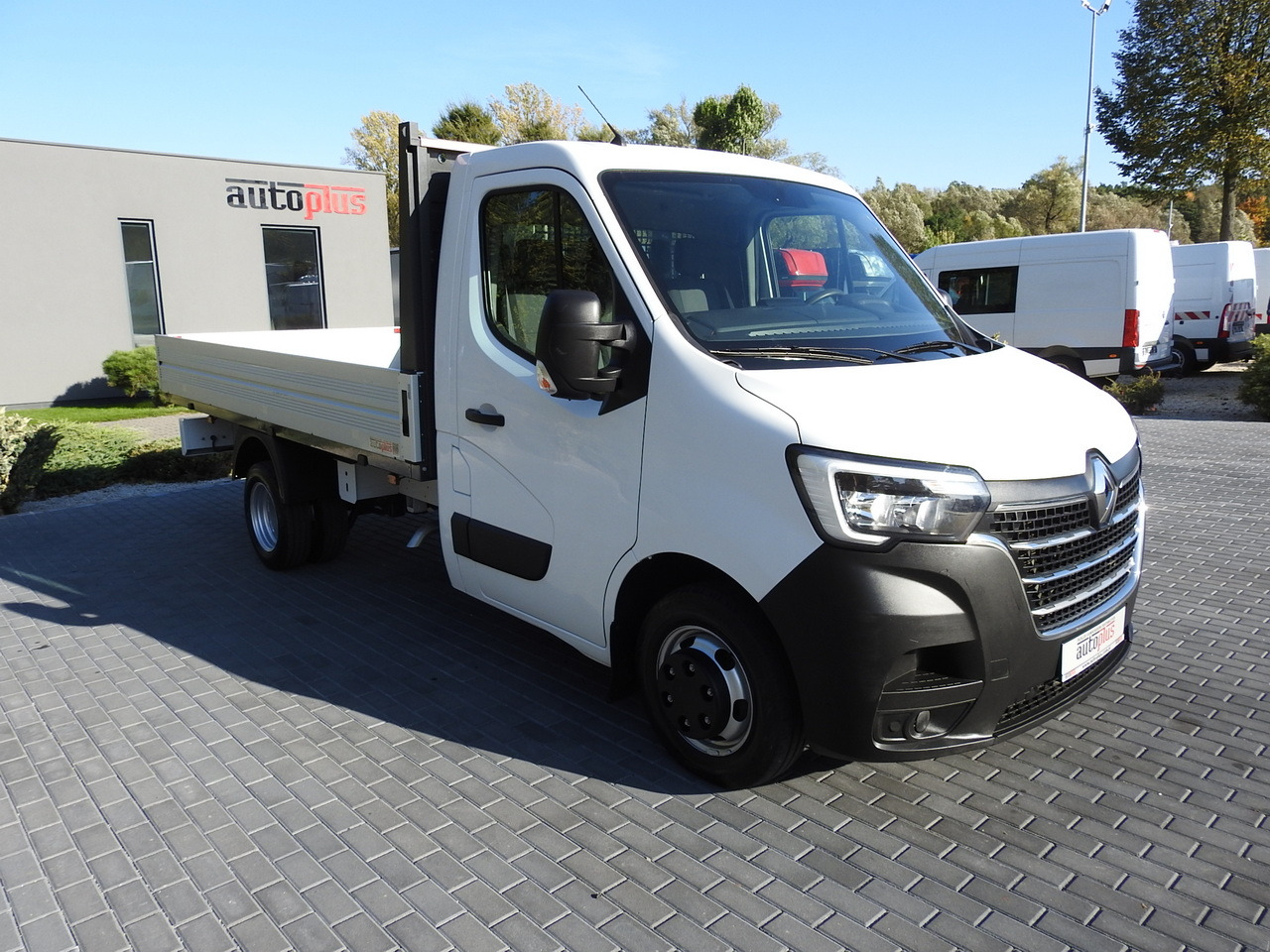 RENAULT MASTER STAKE BODY CRUISE CONTROL AIR CONDITIONING LED LIGHTS TWIN WHEELS 130HP - Малотоннажный бортовой грузовик: фото 4 RENAULT MASTER STAKE BODY CRUISE CONTROL AIR CONDITIONING LED LIGHTS TWIN WHEELS 130HP - Малотоннажный бортовой грузовик: фото 4
