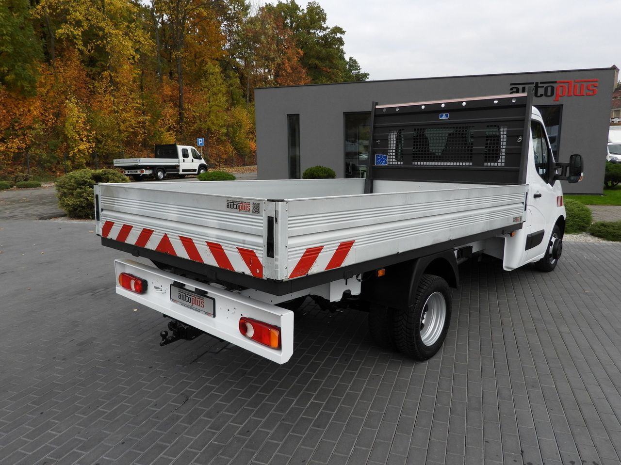 RENAULT MASTER STAKE BODY CRUISE CONTROL NAVIGATION TWIN WHEELS AIR CONDITIONING  130HP - Малотоннажный бортовой грузовик: фото 3 RENAULT MASTER STAKE BODY CRUISE CONTROL NAVIGATION TWIN WHEELS AIR CONDITIONING  130HP - Малотоннажный бортовой грузовик: фото 3