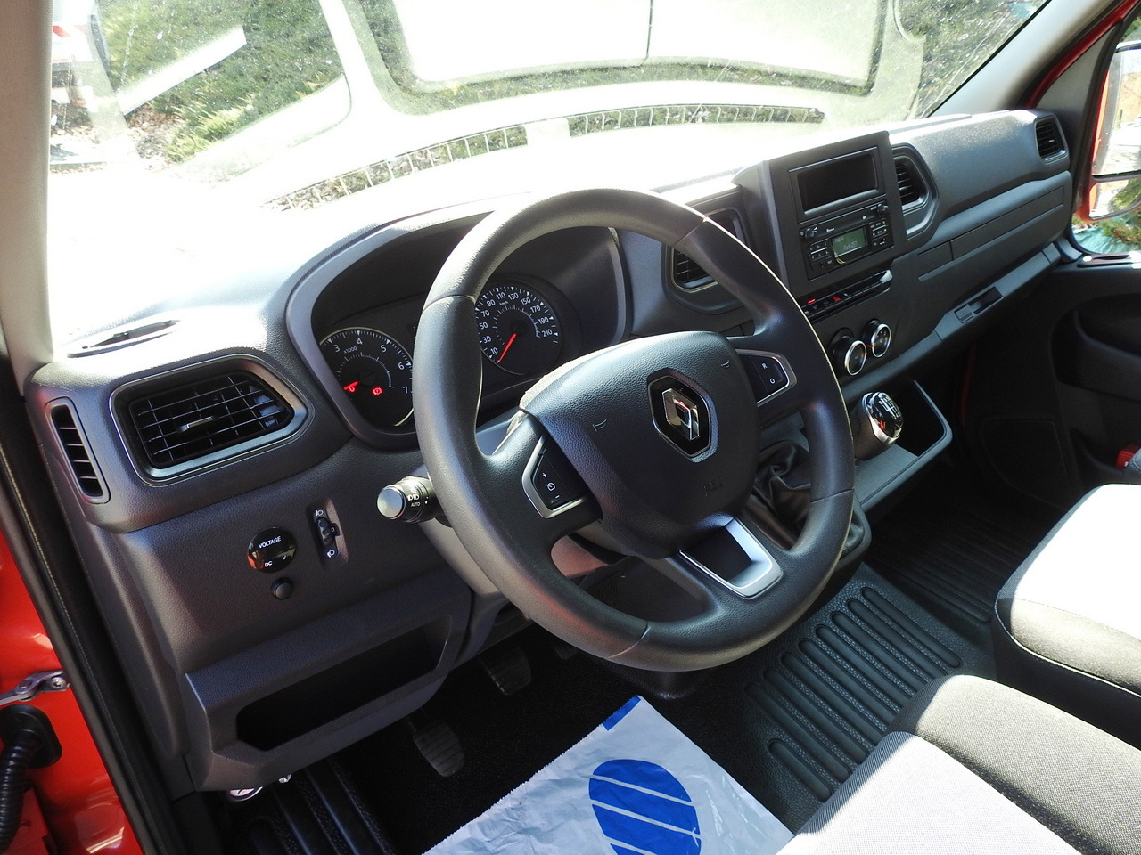 RENAULT MASTER TARPAULIN 10 PALLETS WEBASTO CRUISE CONTROL AIR CONDITIONING LED LIGHTS PNEUMATICS  165HP - Тентованный фургон: фото 2 RENAULT MASTER TARPAULIN 10 PALLETS WEBASTO CRUISE CONTROL AIR CONDITIONING LED LIGHTS PNEUMATICS  165HP - Тентованный фургон: фото 2