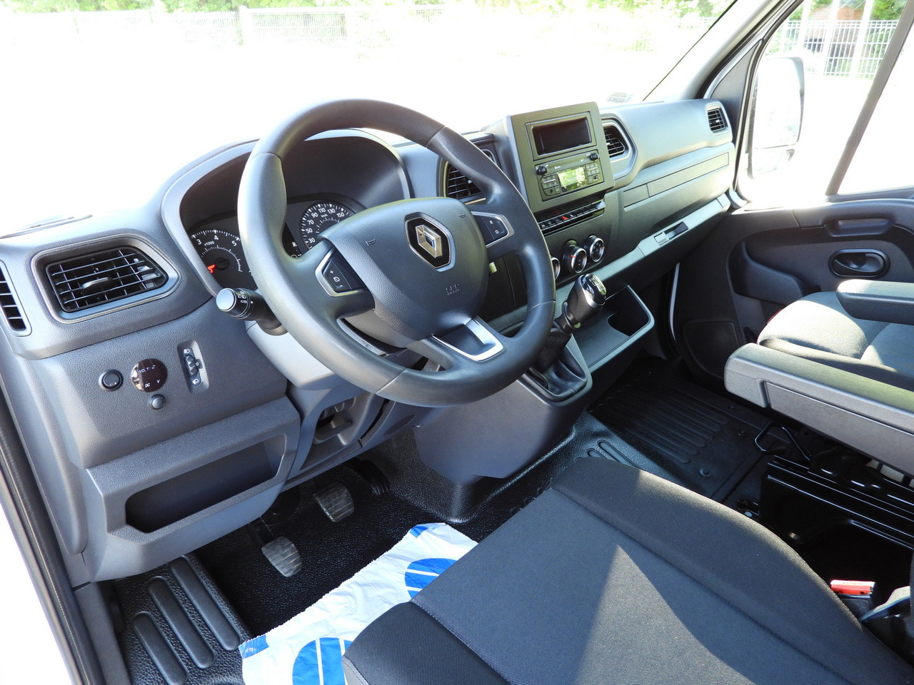 RENAULT MASTER TARPAULIN 10 PALLETS WEBASTO CRUISE CONTROL LED LIGHTS PNEUMATICS AIR CONDITIONING 165HP - Тентованный фургон: фото 2 RENAULT MASTER TARPAULIN 10 PALLETS WEBASTO CRUISE CONTROL LED LIGHTS PNEUMATICS AIR CONDITIONING 165HP - Тентованный фургон: фото 2