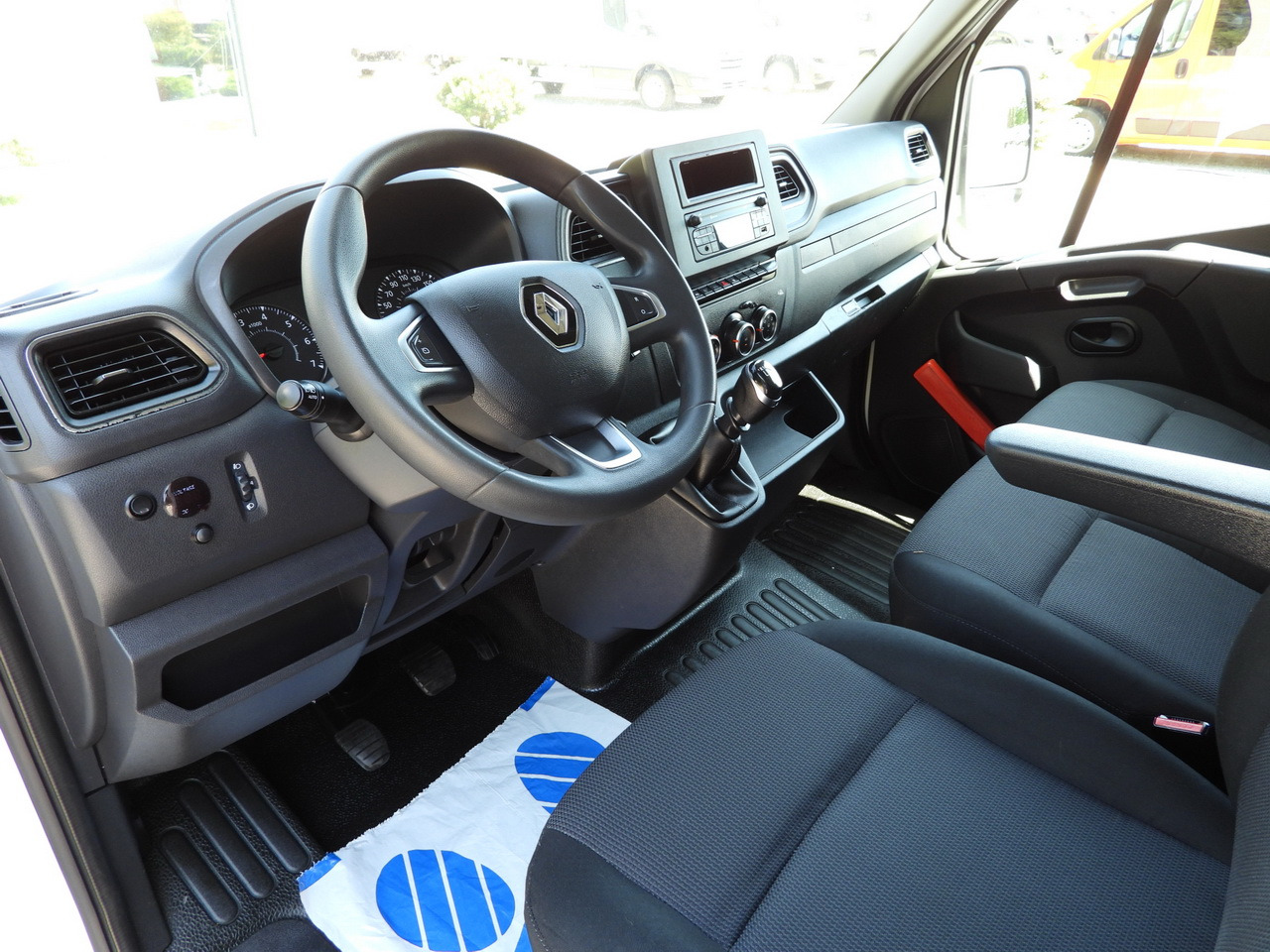 RENAULT MASTER  TARPAULIN 10 PALLETS WEBASTO CRUISE CONTROL LED LIGHTS PNEUMATICS AIR CONDITIONING  165HP - Тентованный фургон: фото 2 RENAULT MASTER  TARPAULIN 10 PALLETS WEBASTO CRUISE CONTROL LED LIGHTS PNEUMATICS AIR CONDITIONING  165HP - Тентованный фургон: фото 2