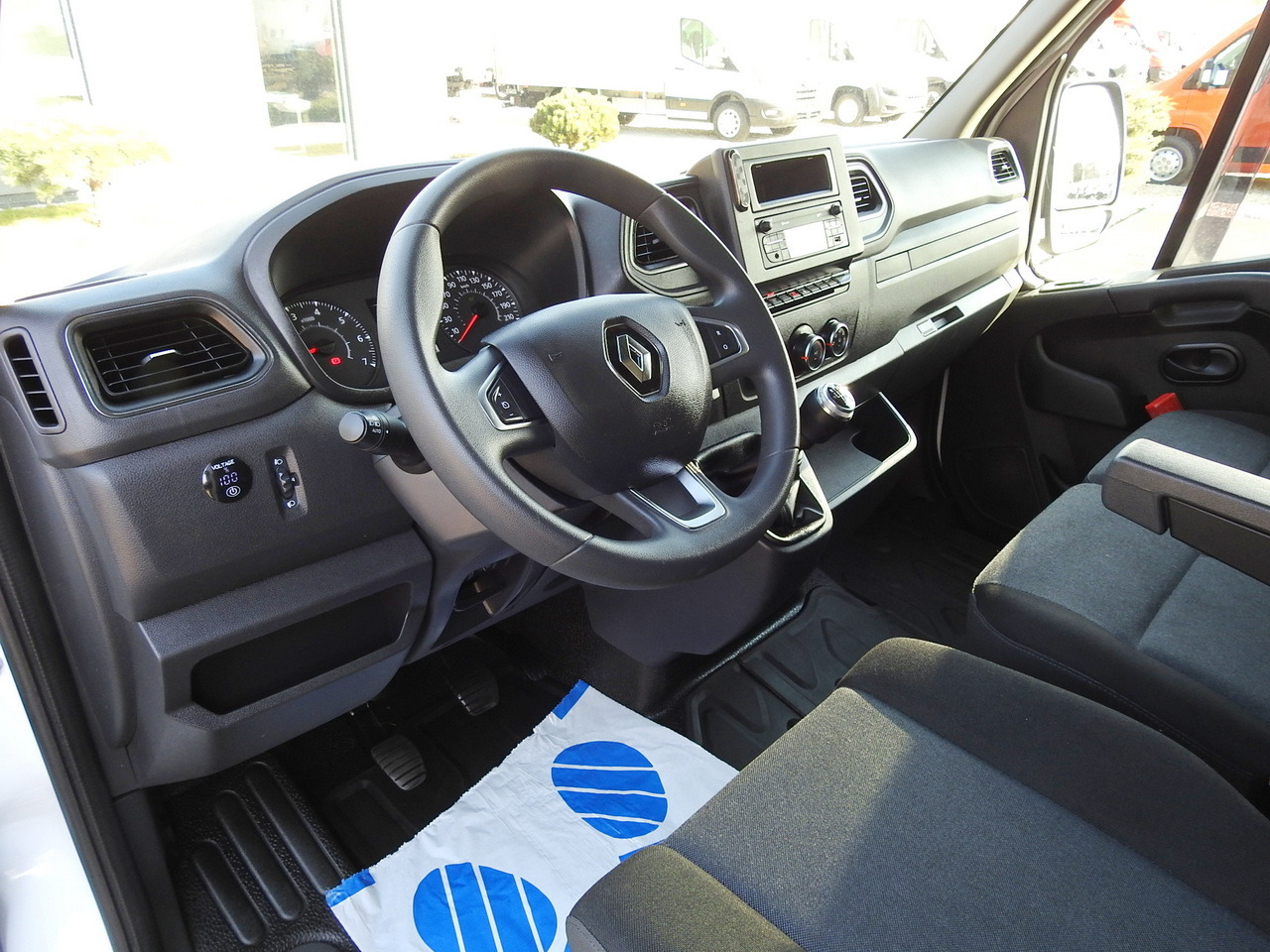 RENAULT MASTER  TARPAULIN 10 PALLETS WEBASTO CRUISE CONTROL LED LIGHTS PNEUMATICS AIR CONDITIONING  165HP - Тентованный фургон: фото 2 RENAULT MASTER  TARPAULIN 10 PALLETS WEBASTO CRUISE CONTROL LED LIGHTS PNEUMATICS AIR CONDITIONING  165HP - Тентованный фургон: фото 2